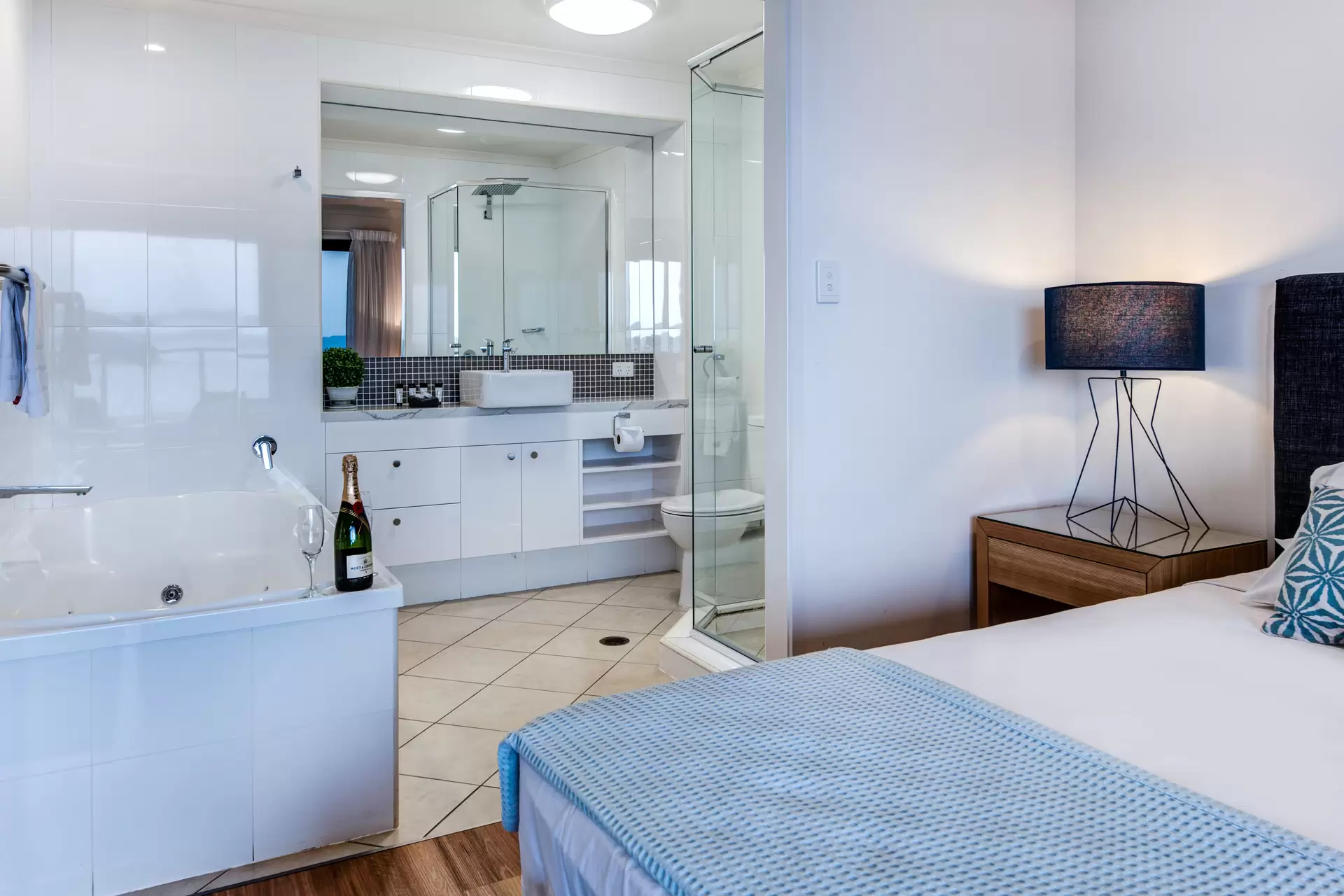 31/5 Acacia Drive, Hamilton Island Sold by Queensland Sotheby's International Realty - image 1