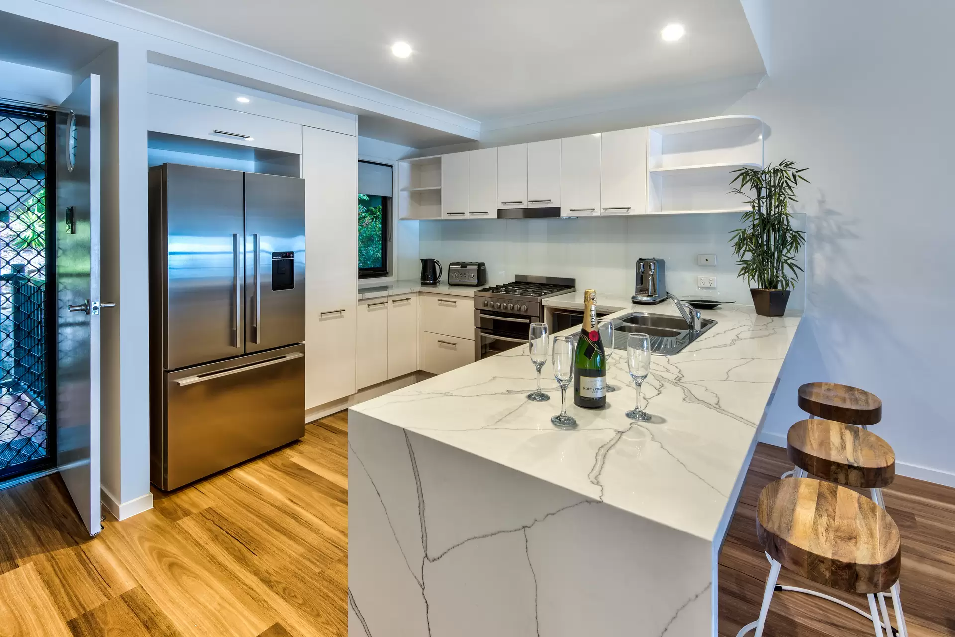 31/5 Acacia Drive, Hamilton Island Sold by Queensland Sotheby's International Realty - image 1
