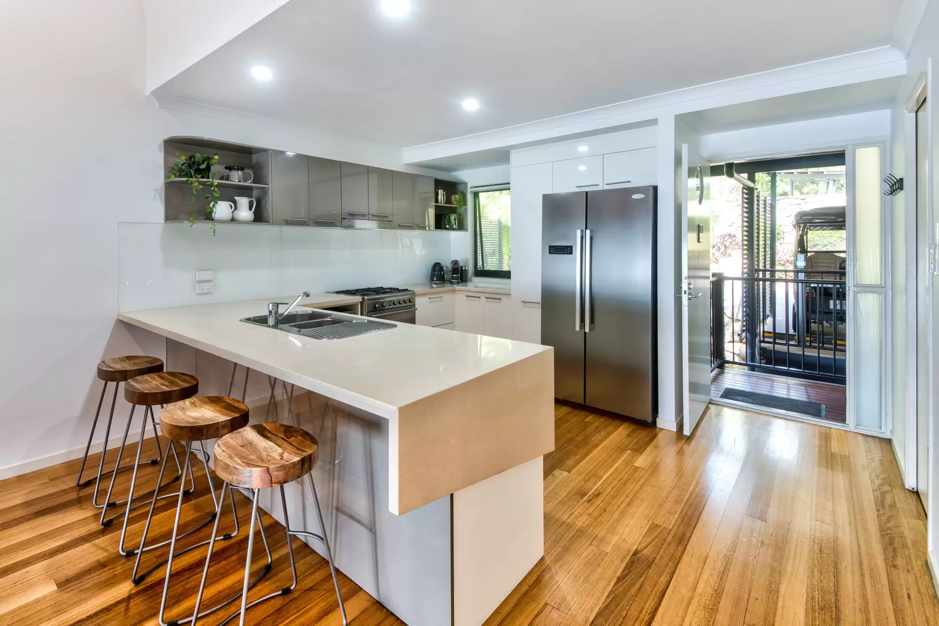 6/5 Acacia Drive, Hamilton Island Sold by Queensland Sotheby's International Realty - image 1