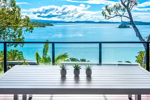 6/5 Acacia Drive, Hamilton Island Sold by 