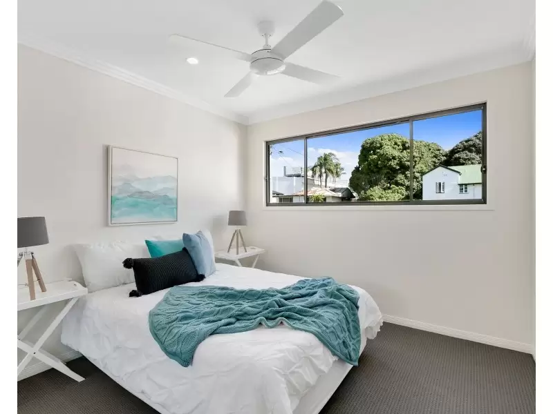 1/111 Falconer Street, Southport Sold by Queensland Sotheby's International Realty - image 1