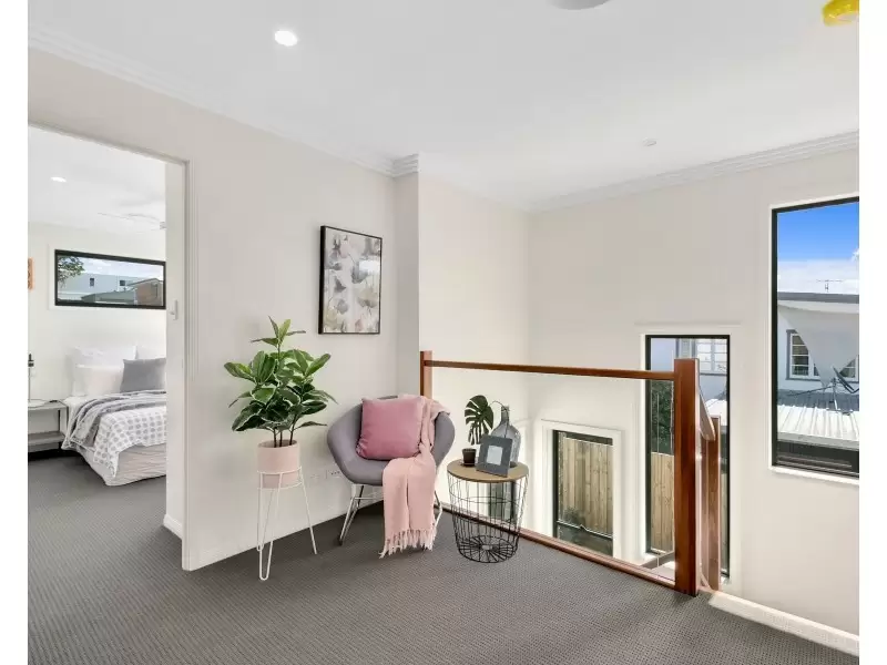 1/111 Falconer Street, Southport Sold by Queensland Sotheby's International Realty - image 1