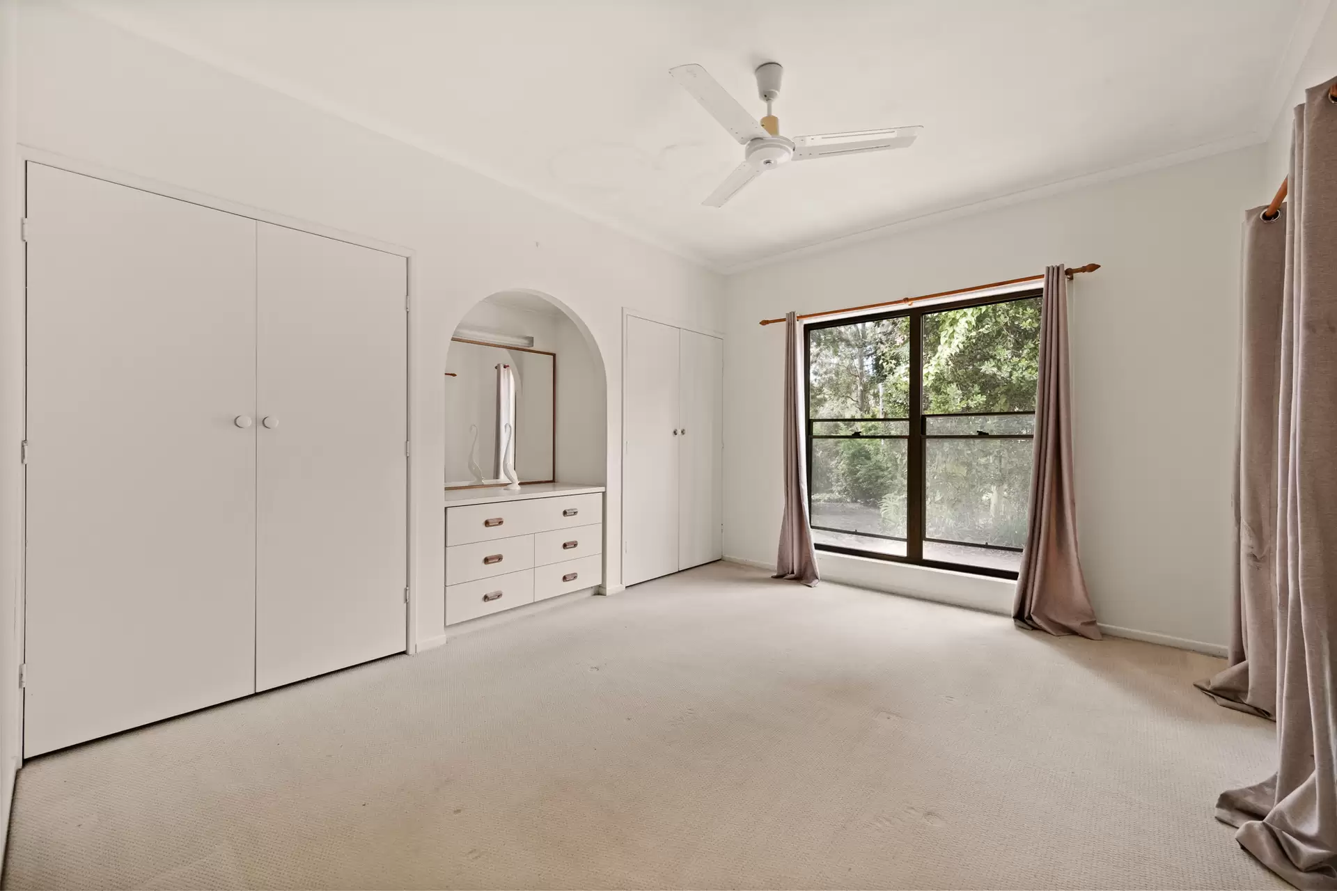 1740 Mt Gravatt Capalaba Road, Chandler Sold by Queensland Sotheby's International Realty - image 1