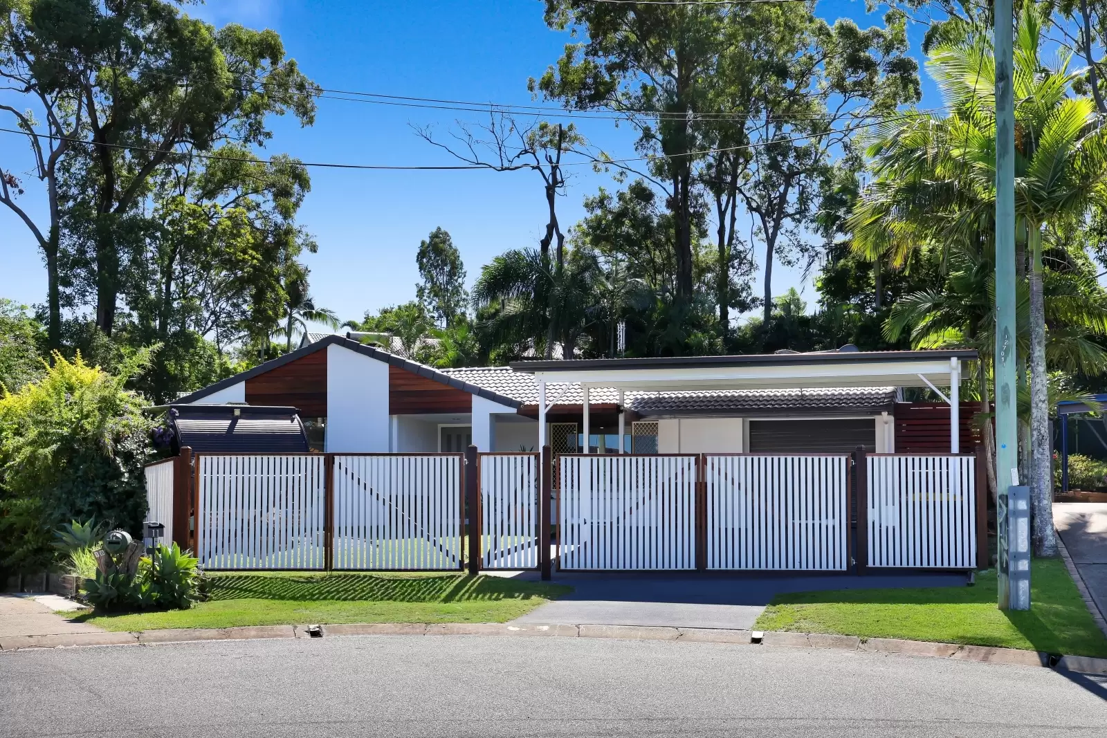11 Kiowa Drive, Mudgeeraba Sold by  - image 1