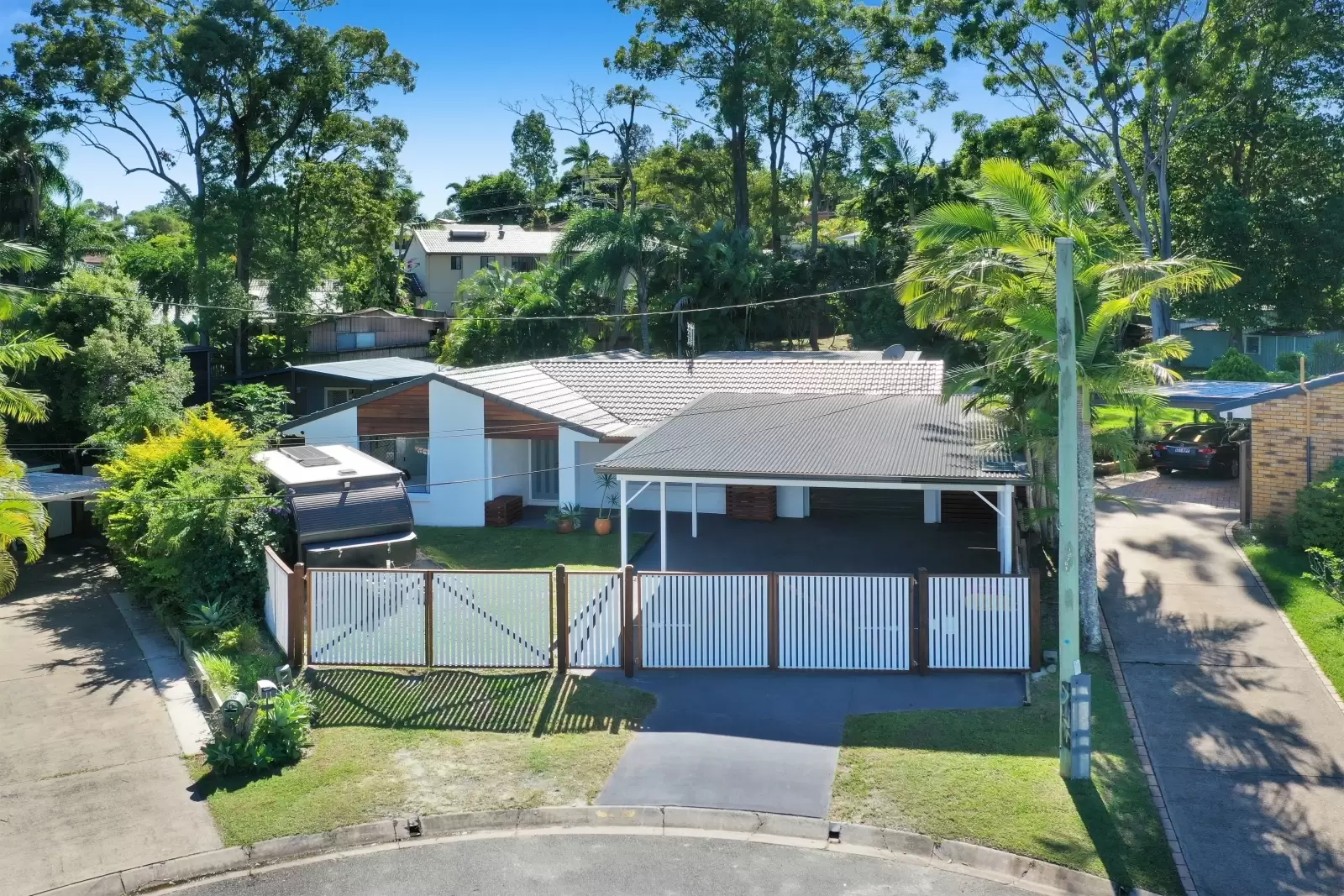 11 Kiowa Drive, Mudgeeraba Sold by Queensland Sotheby's International Realty - image 1