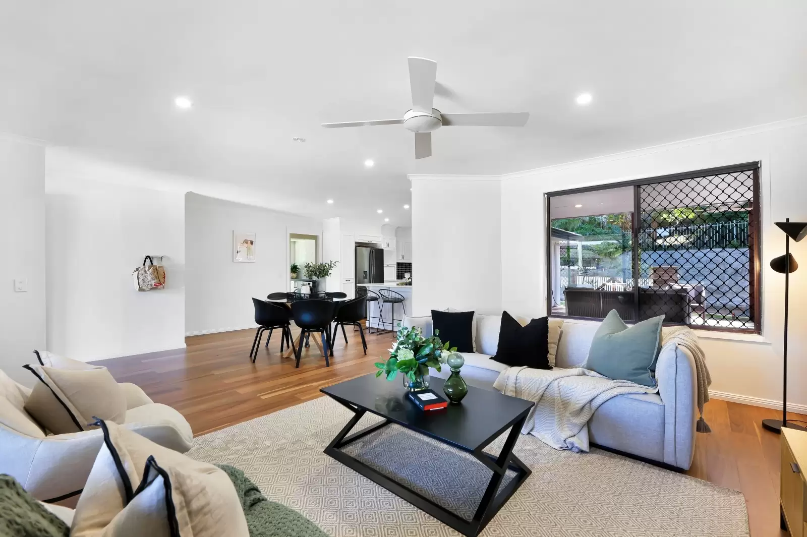 11 Kiowa Drive, Mudgeeraba Sold by  - image 1