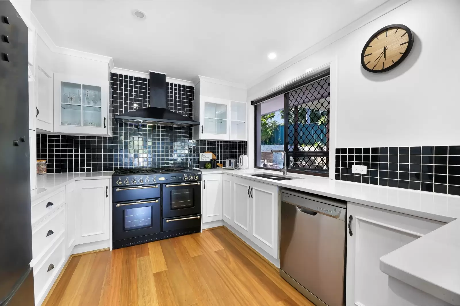 11 Kiowa Drive, Mudgeeraba Sold by  - image 1