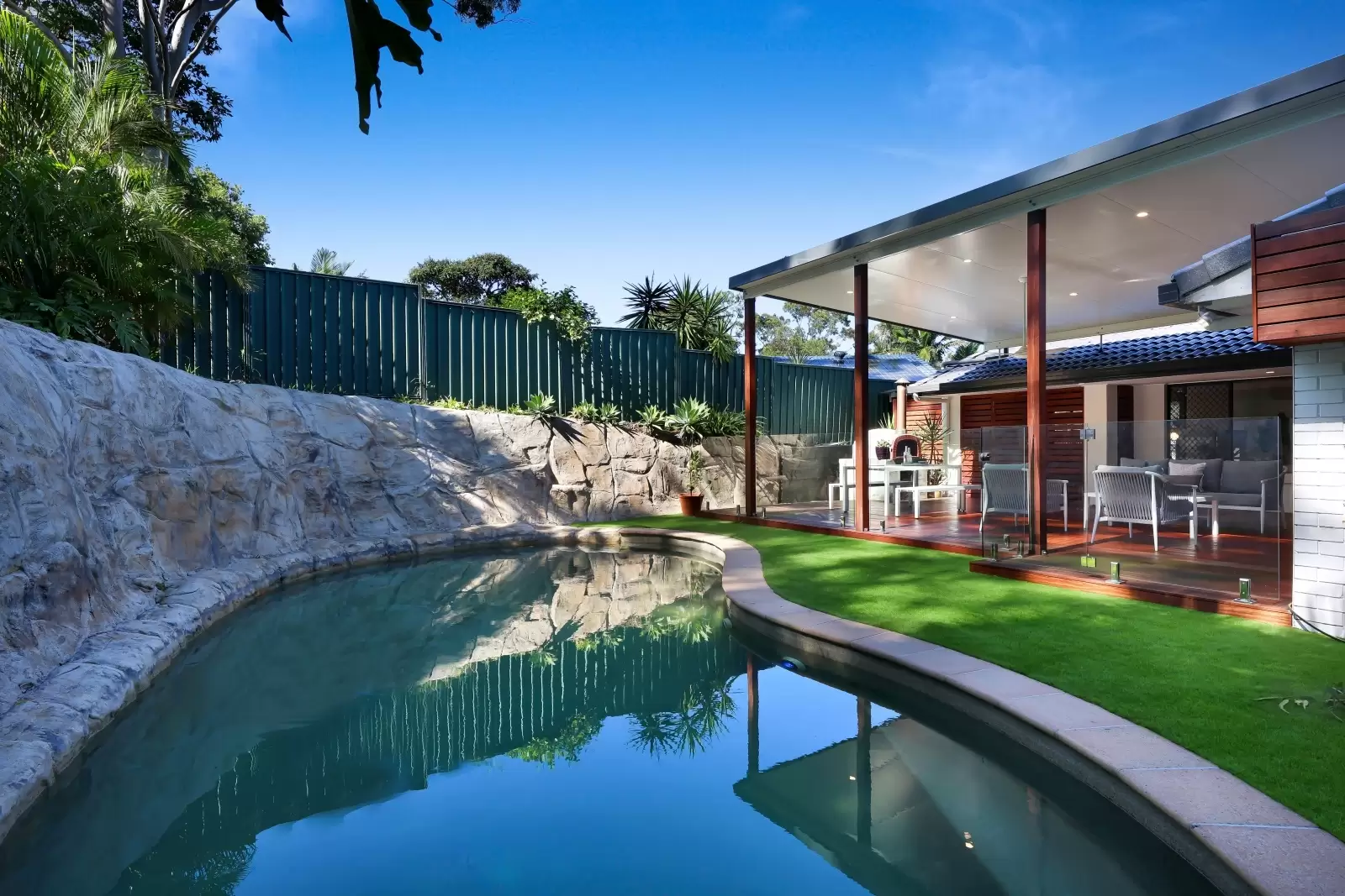 11 Kiowa Drive, Mudgeeraba Sold by  - image 1