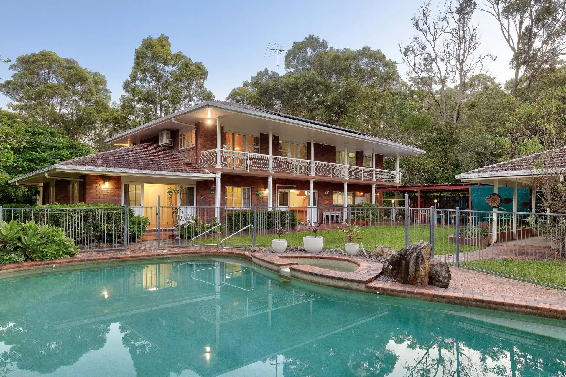 374 Grieve Road, Rochedale Sold by  - image 1