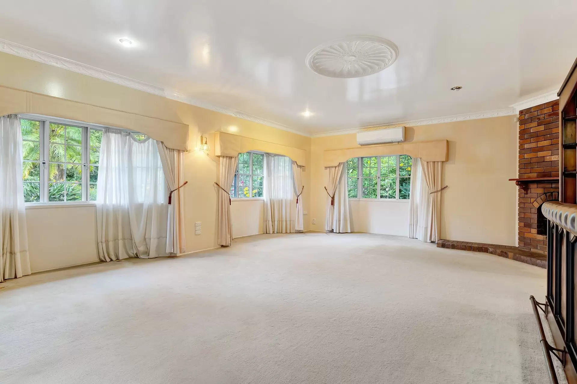 374 Grieve Road, Rochedale Sold by  - image 1