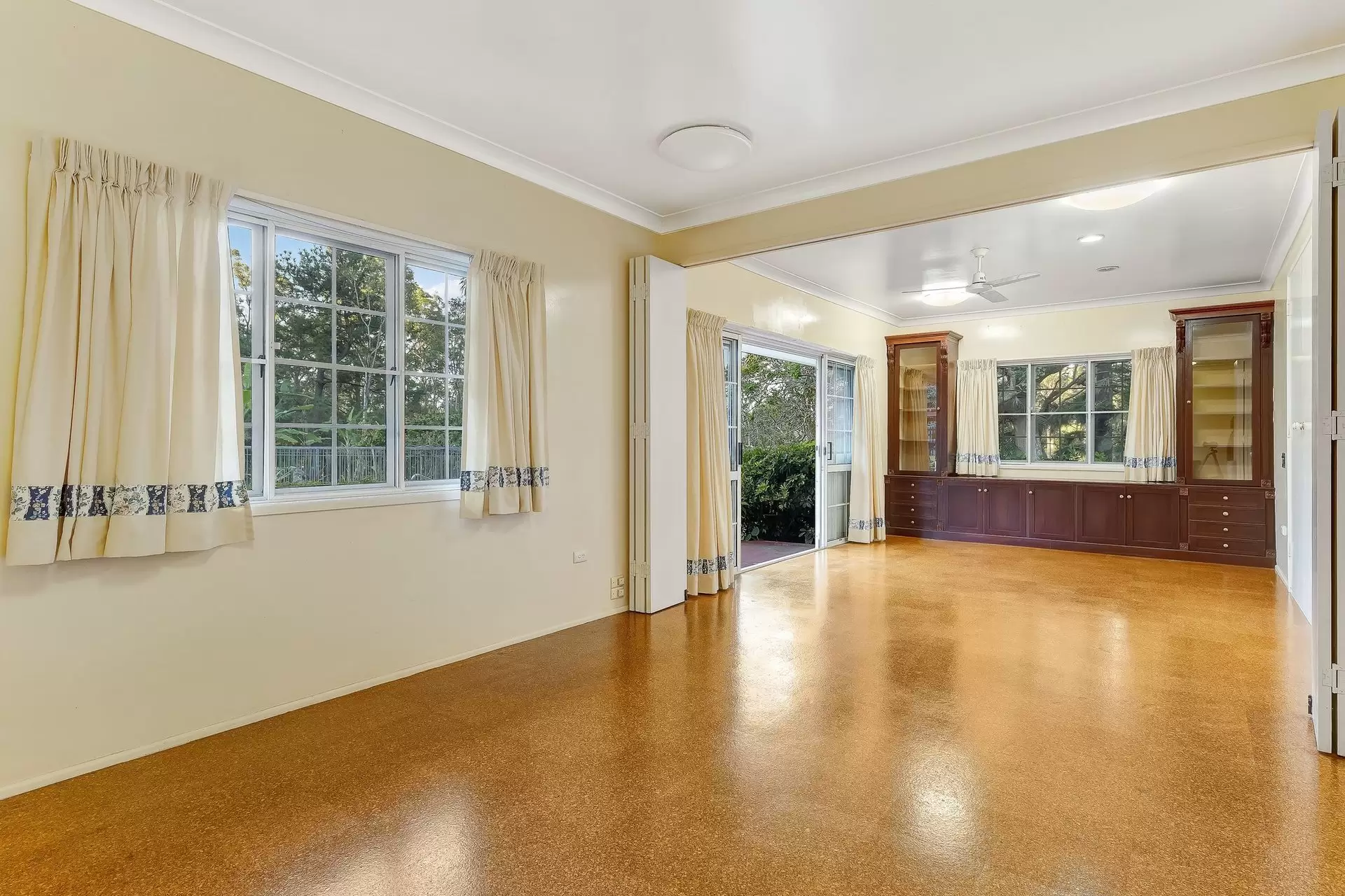 374 Grieve Road, Rochedale Sold by  - image 1