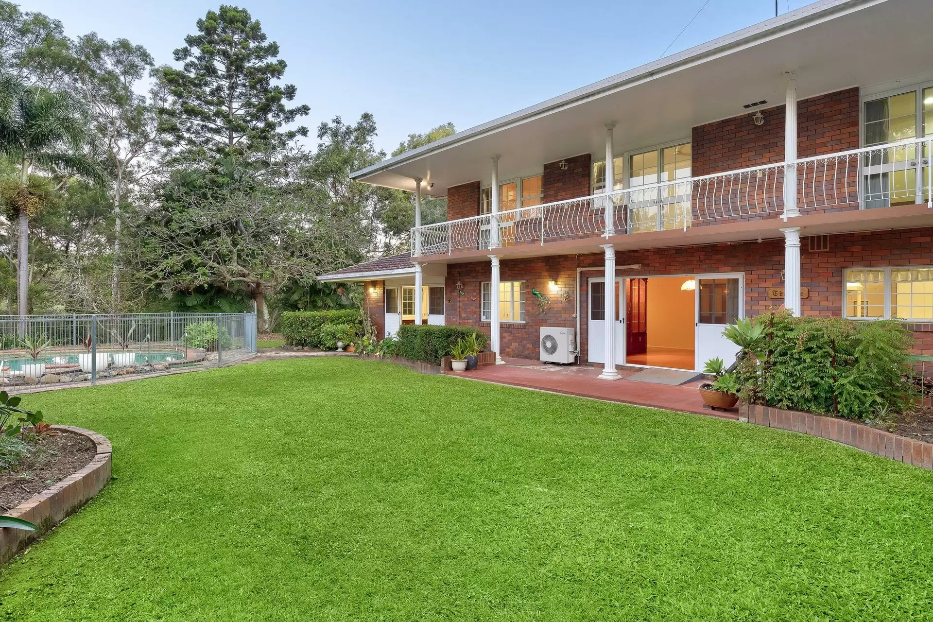 374 Grieve Road, Rochedale Sold by  - image 1