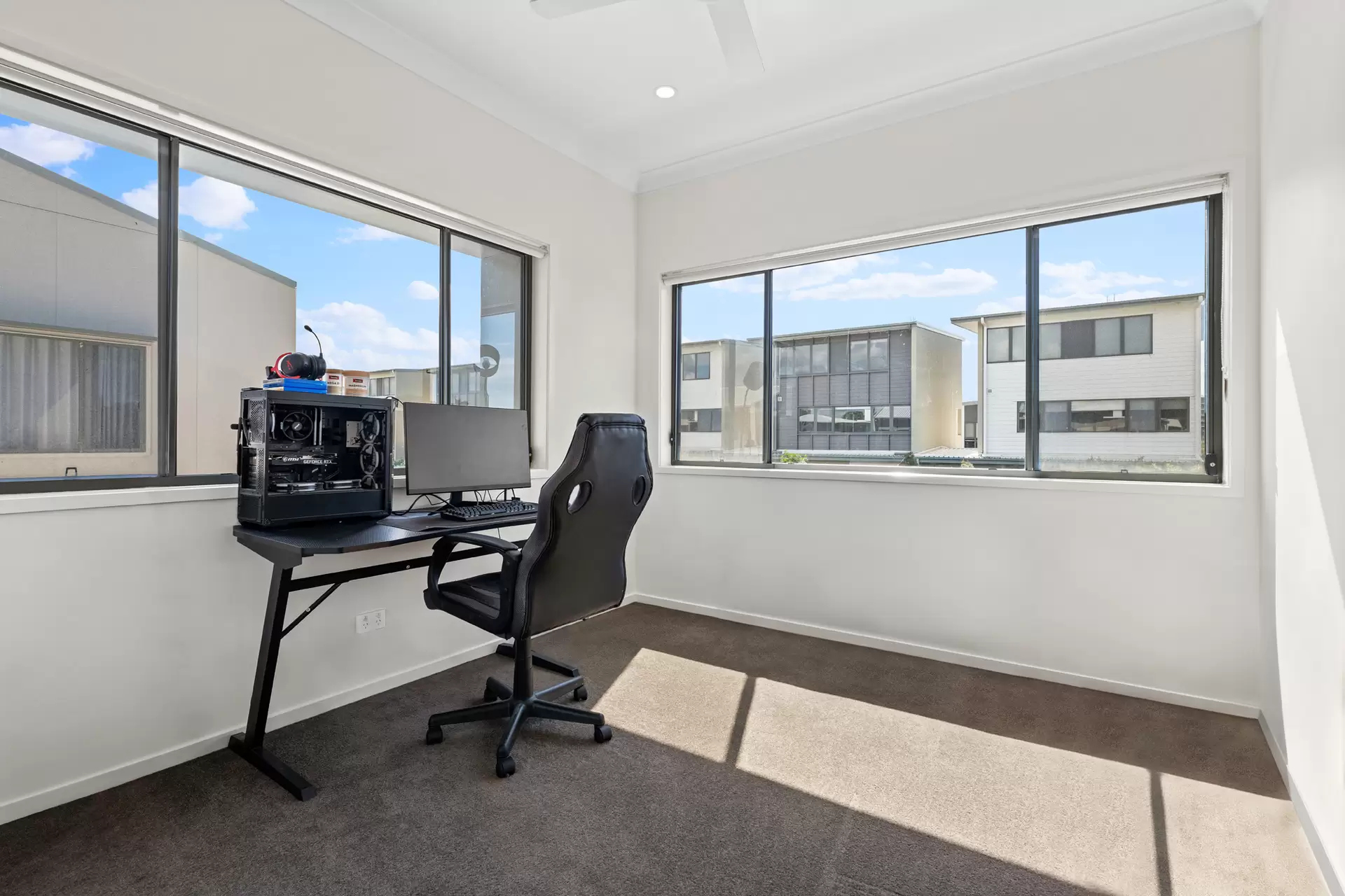 17/191 Marina Quays Boulevard, Hope Island For Sale by Queensland Sotheby's International Realty - image 1