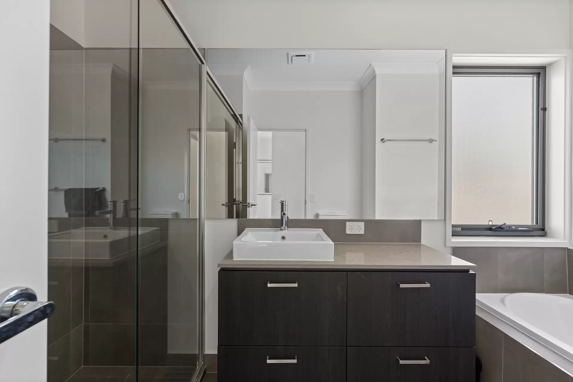 17/191 Marina Quays Boulevard, Hope Island For Sale by Queensland Sotheby's International Realty - image 1