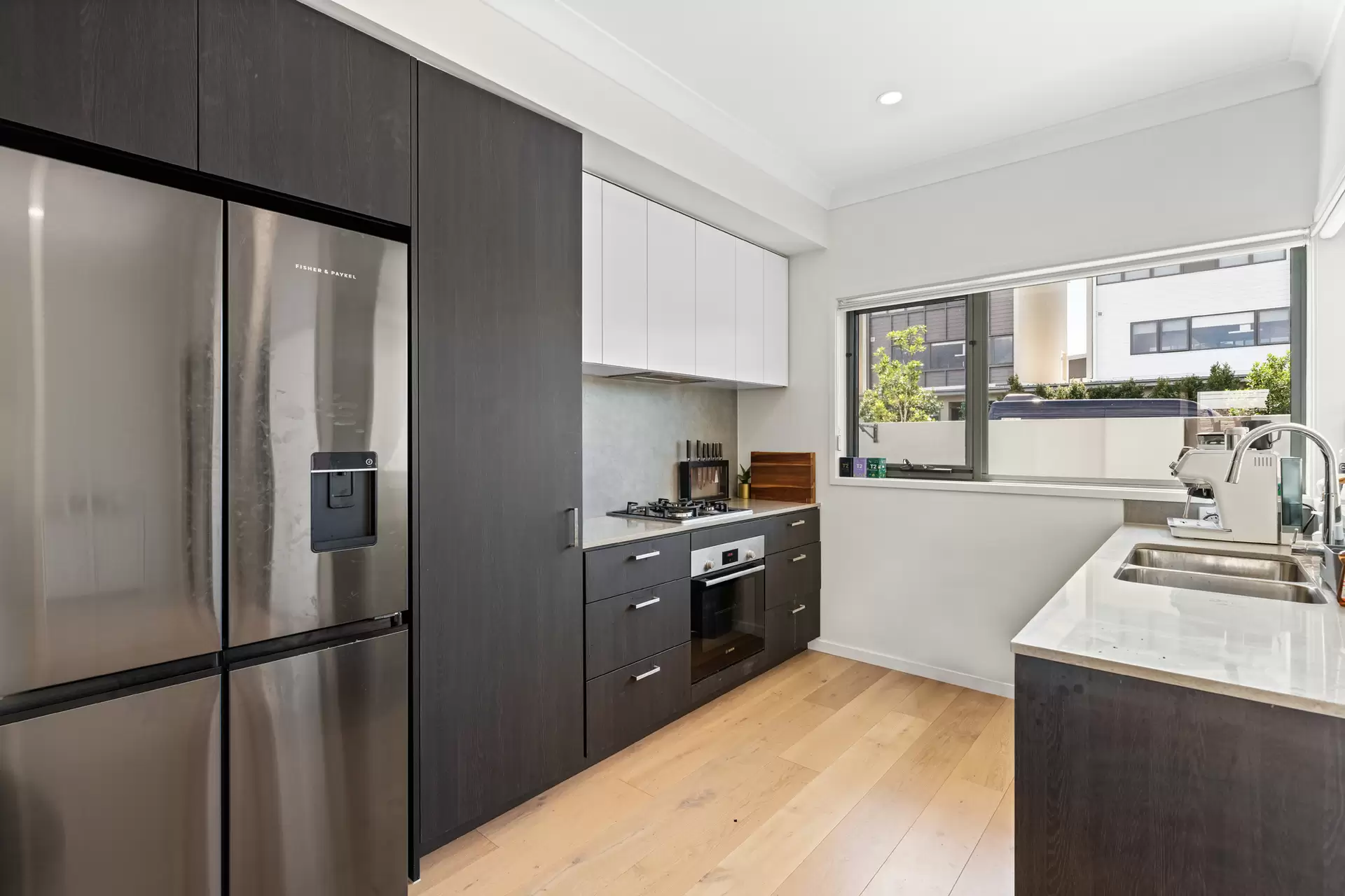 17/191 Marina Quays Boulevard, Hope Island For Sale by Queensland Sotheby's International Realty - image 1