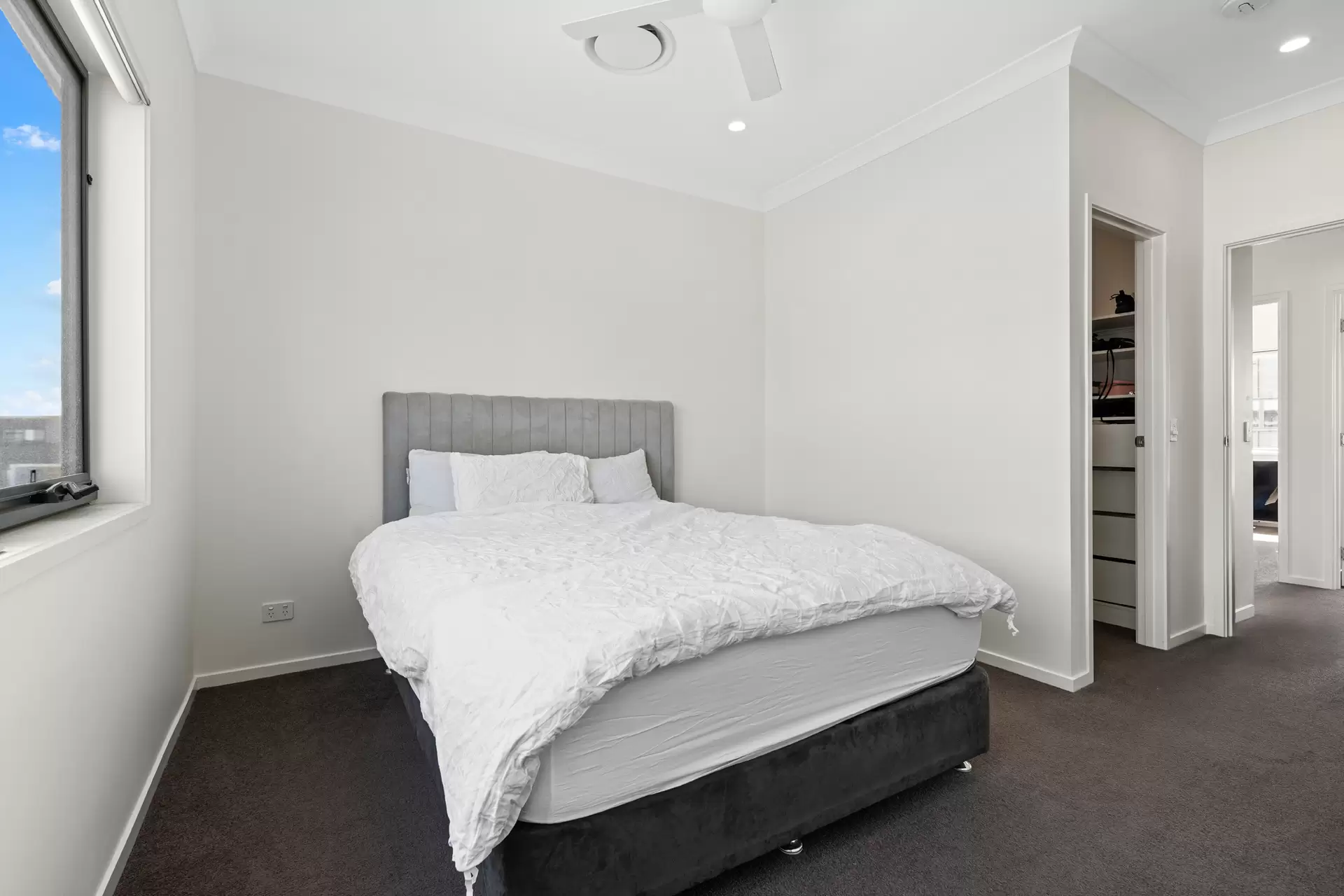 17/191 Marina Quays Boulevard, Hope Island For Sale by Queensland Sotheby's International Realty - image 1
