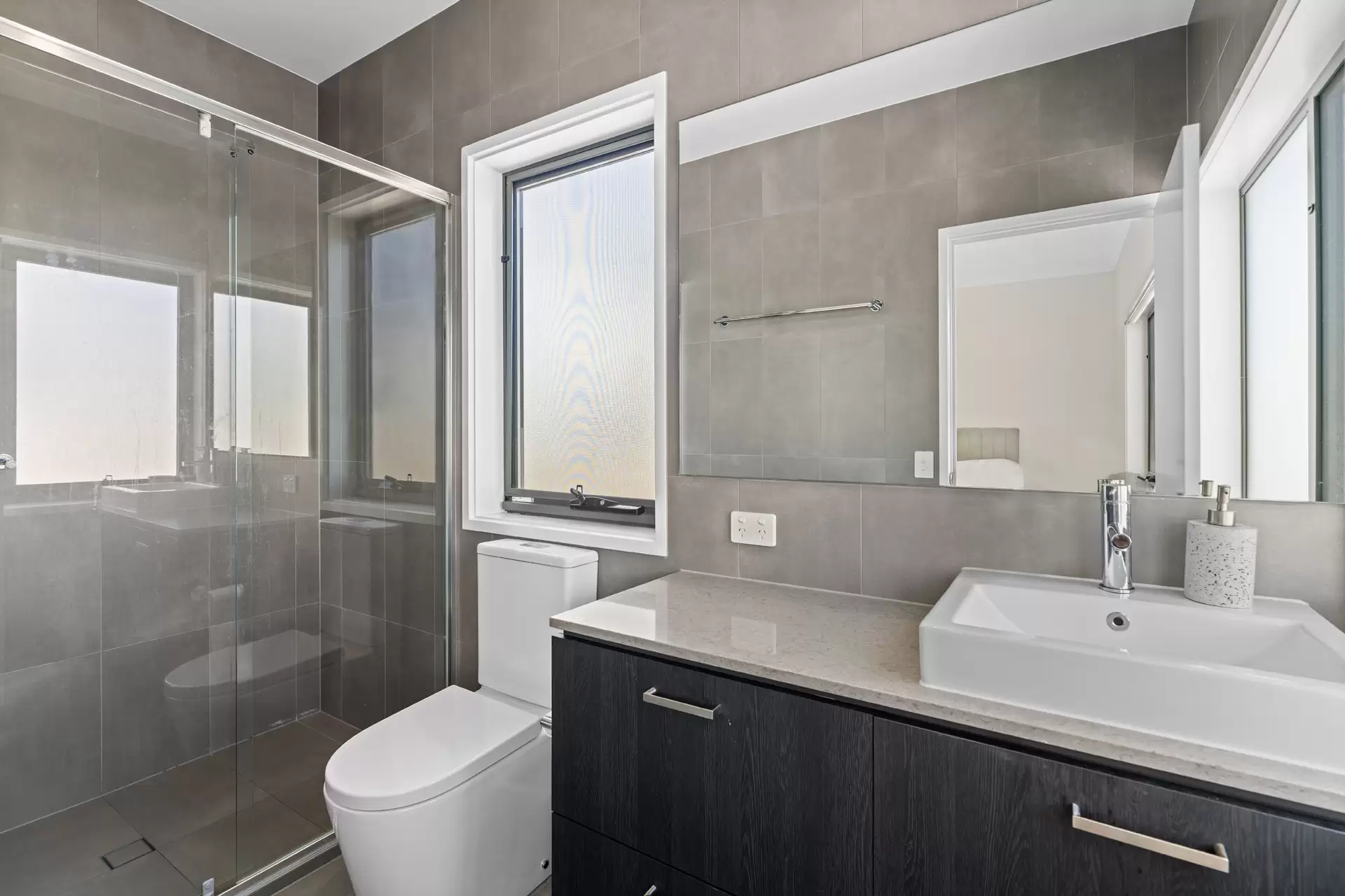 17/191 Marina Quays Boulevard, Hope Island For Sale by Queensland Sotheby's International Realty - image 1