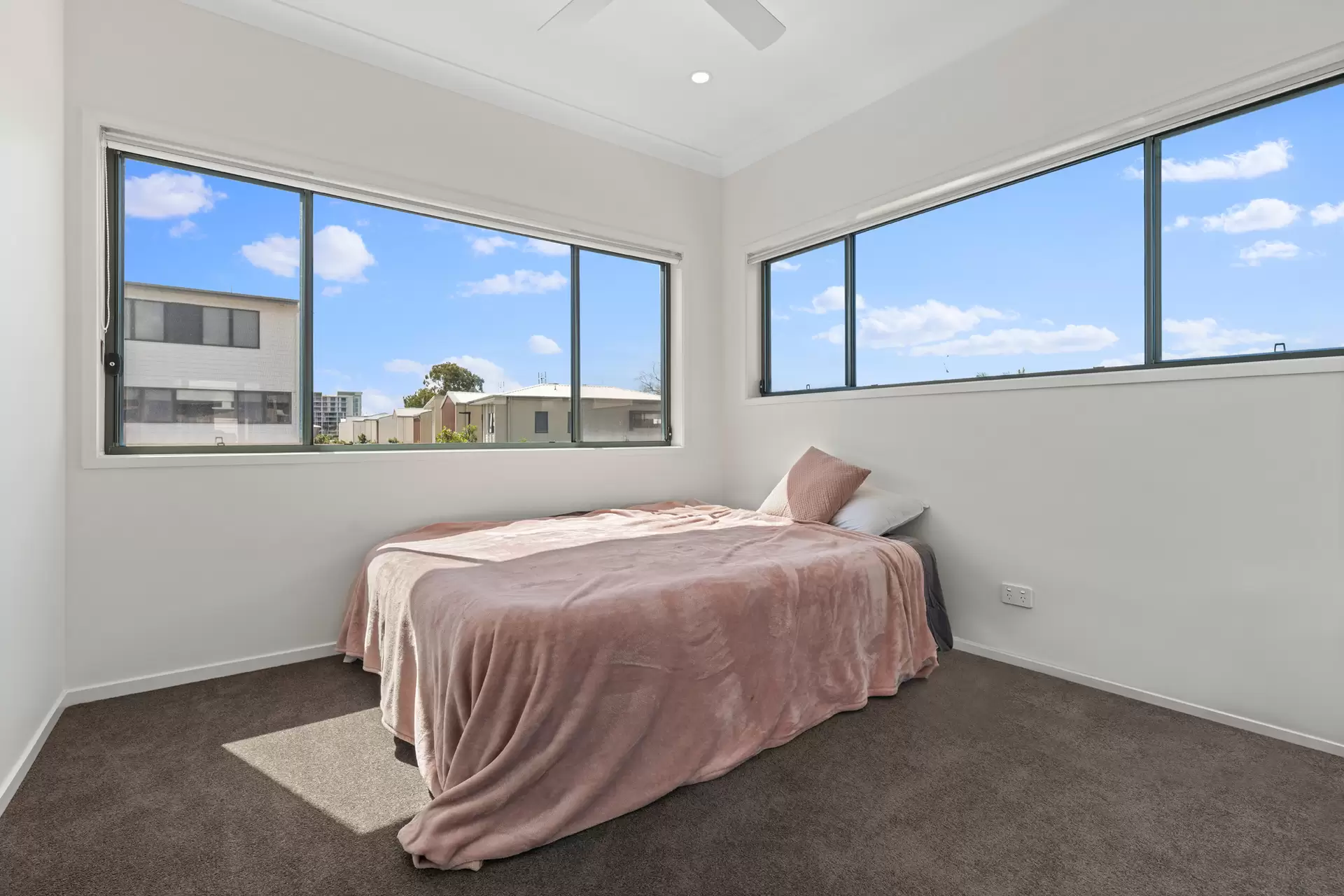 17/191 Marina Quays Boulevard, Hope Island For Sale by Queensland Sotheby's International Realty - image 1