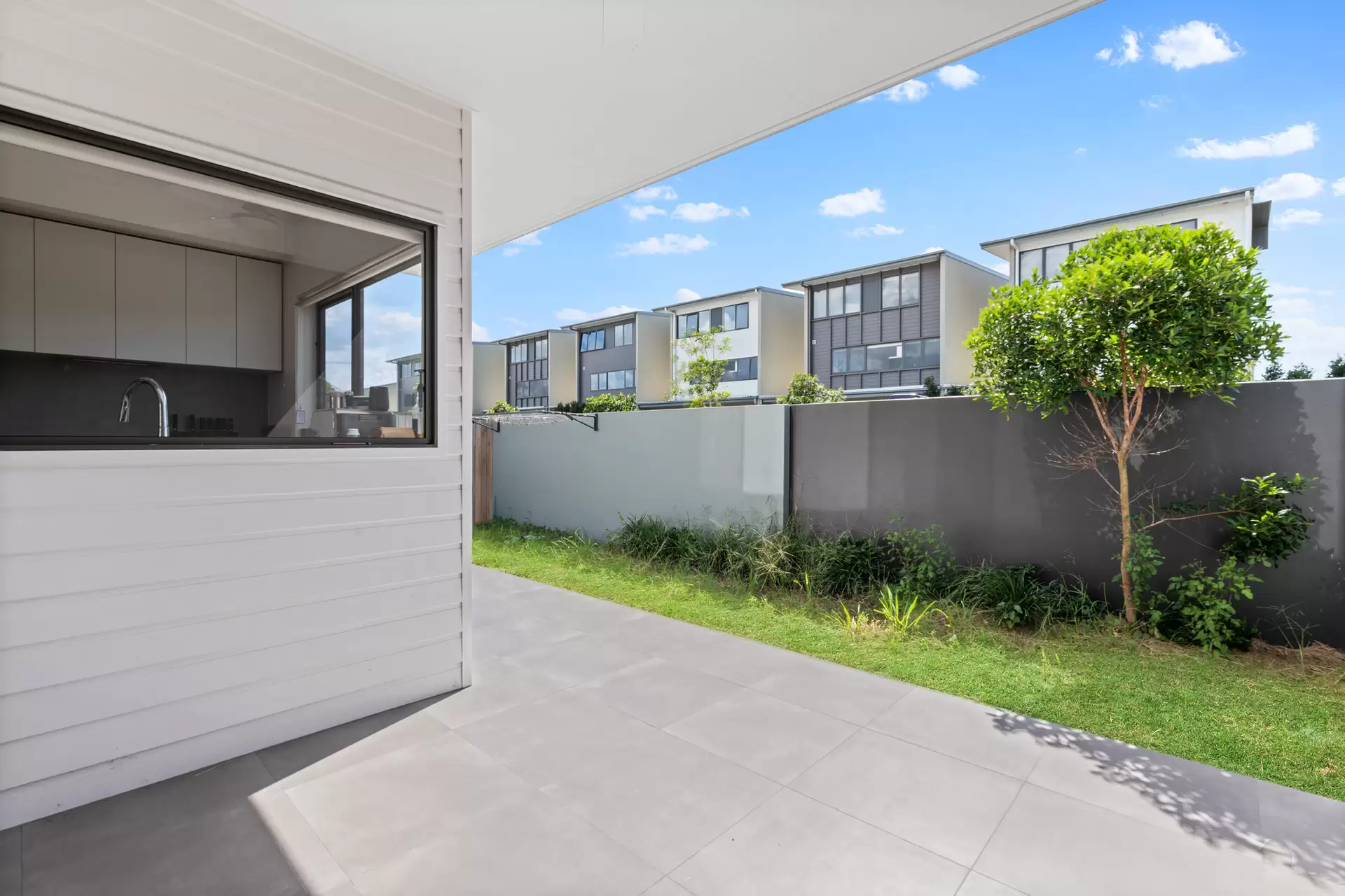 17/191 Marina Quays Boulevard, Hope Island For Sale by Queensland Sotheby's International Realty - image 1