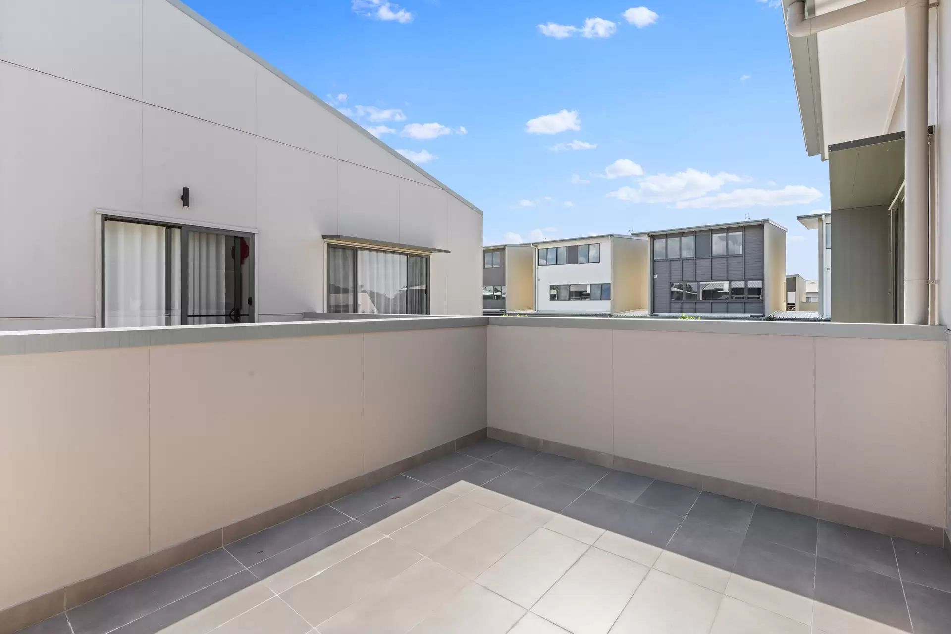 17/191 Marina Quays Boulevard, Hope Island For Sale by Queensland Sotheby's International Realty - image 1