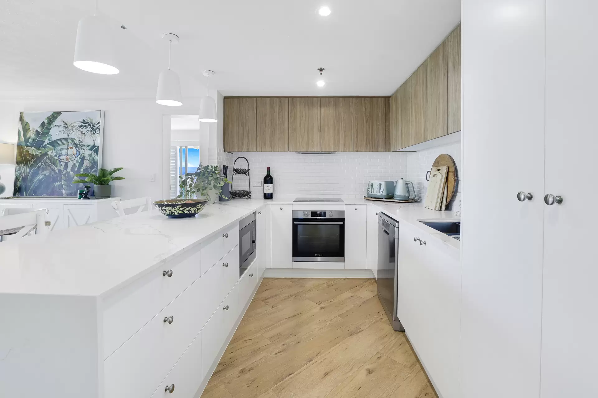 19/20 Cronin Avenue, Main Beach Sold by Queensland Sotheby's International Realty - image 1