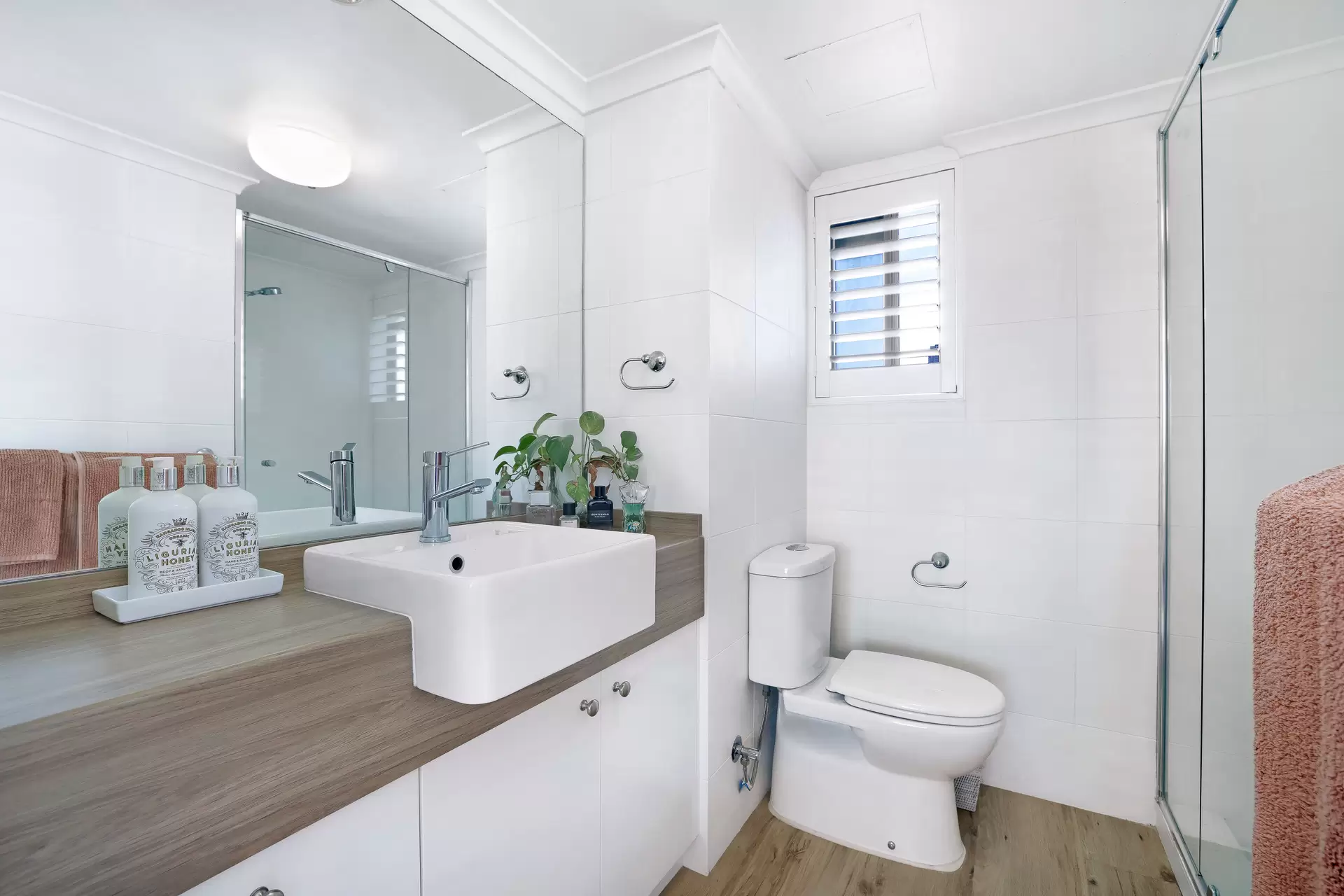 19/20 Cronin Avenue, Main Beach Sold by Queensland Sotheby's International Realty - image 1