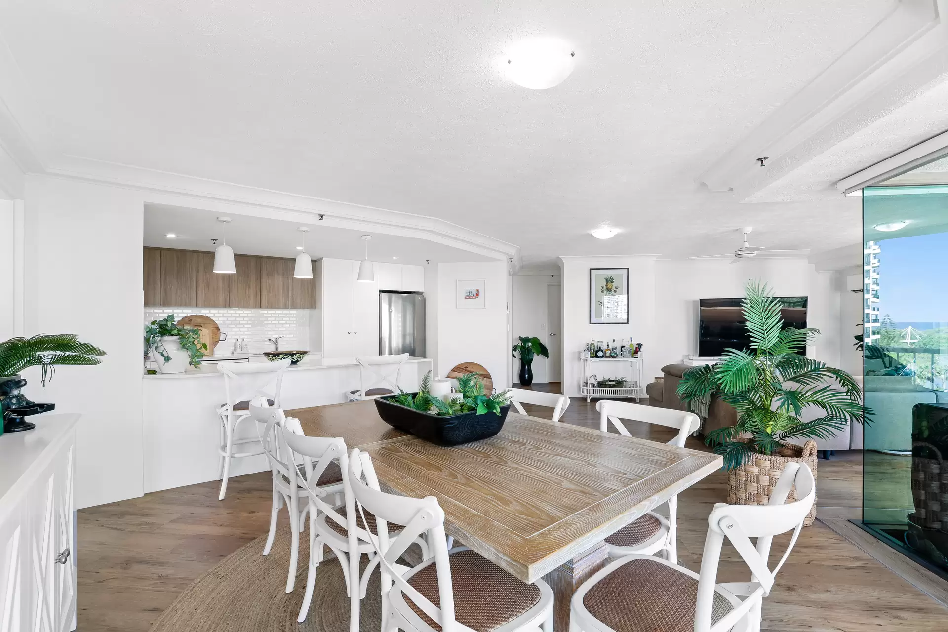 19/20 Cronin Avenue, Main Beach Sold by Queensland Sotheby's International Realty - image 1