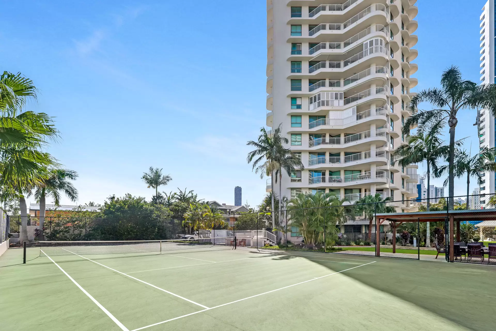 19/20 Cronin Avenue, Main Beach Sold by Queensland Sotheby's International Realty - image 1