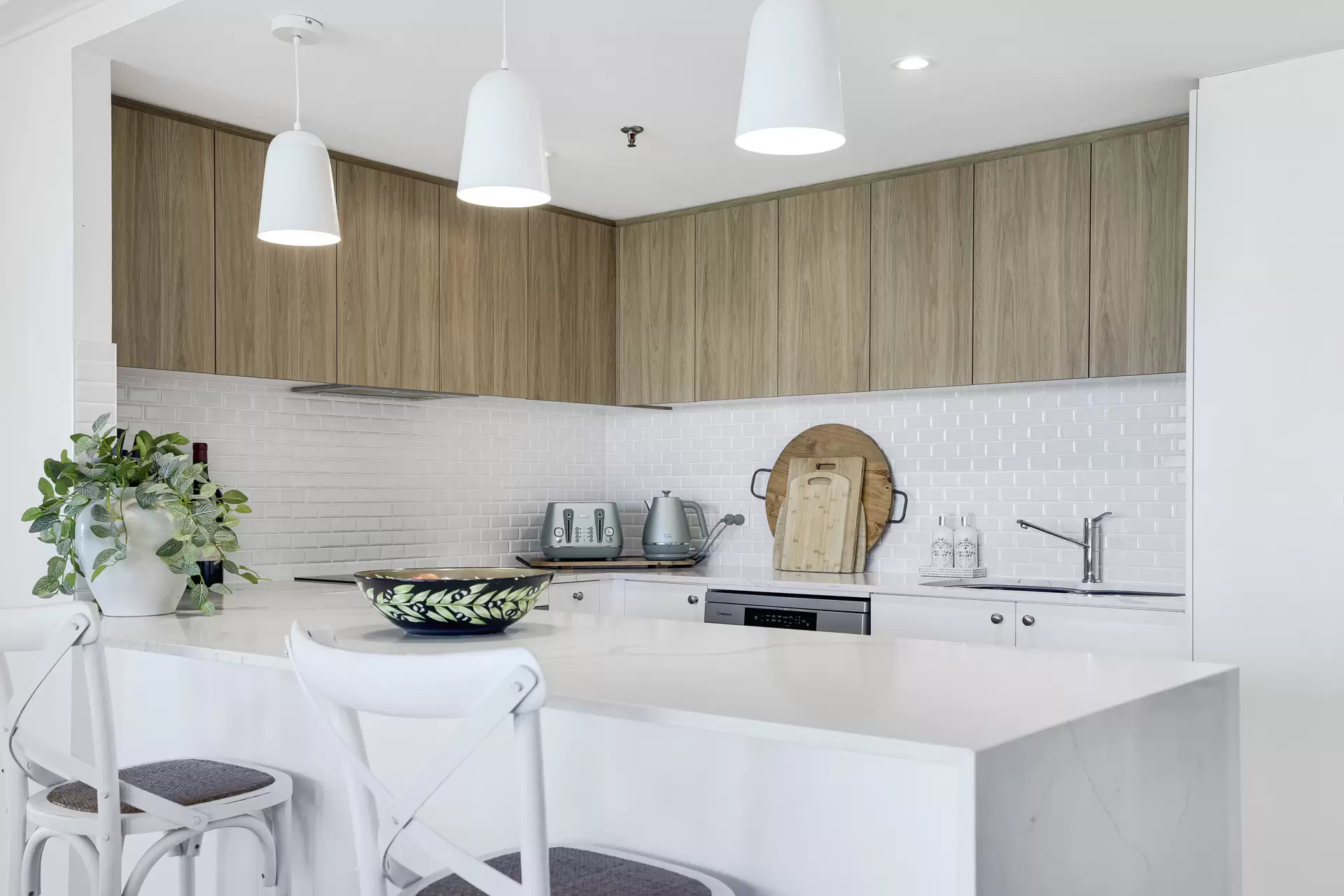 19/20 Cronin Avenue, Main Beach Sold by Queensland Sotheby's International Realty - image 1