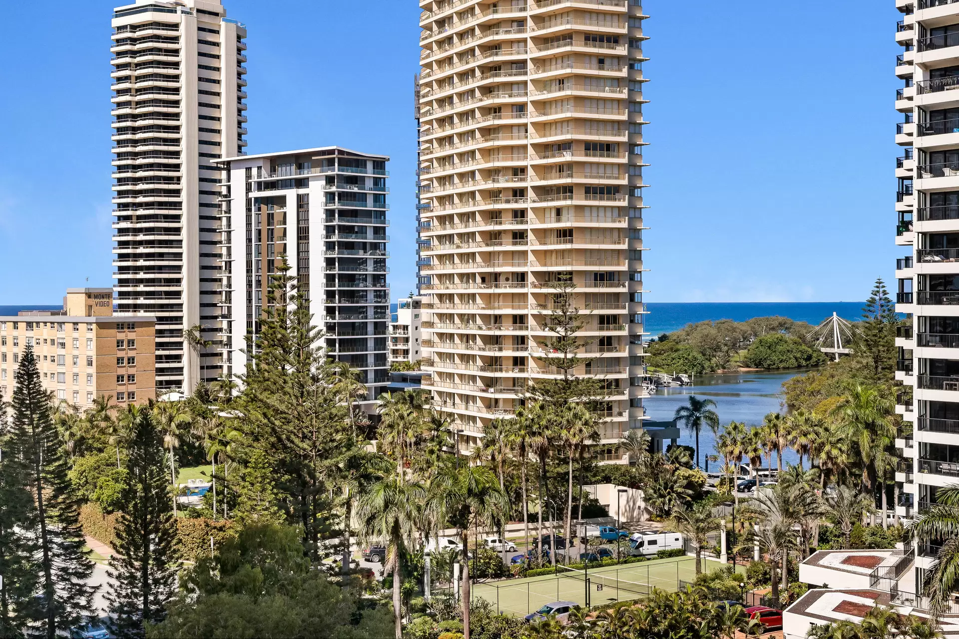 19/20 Cronin Avenue, Main Beach Sold by Queensland Sotheby's International Realty - image 1
