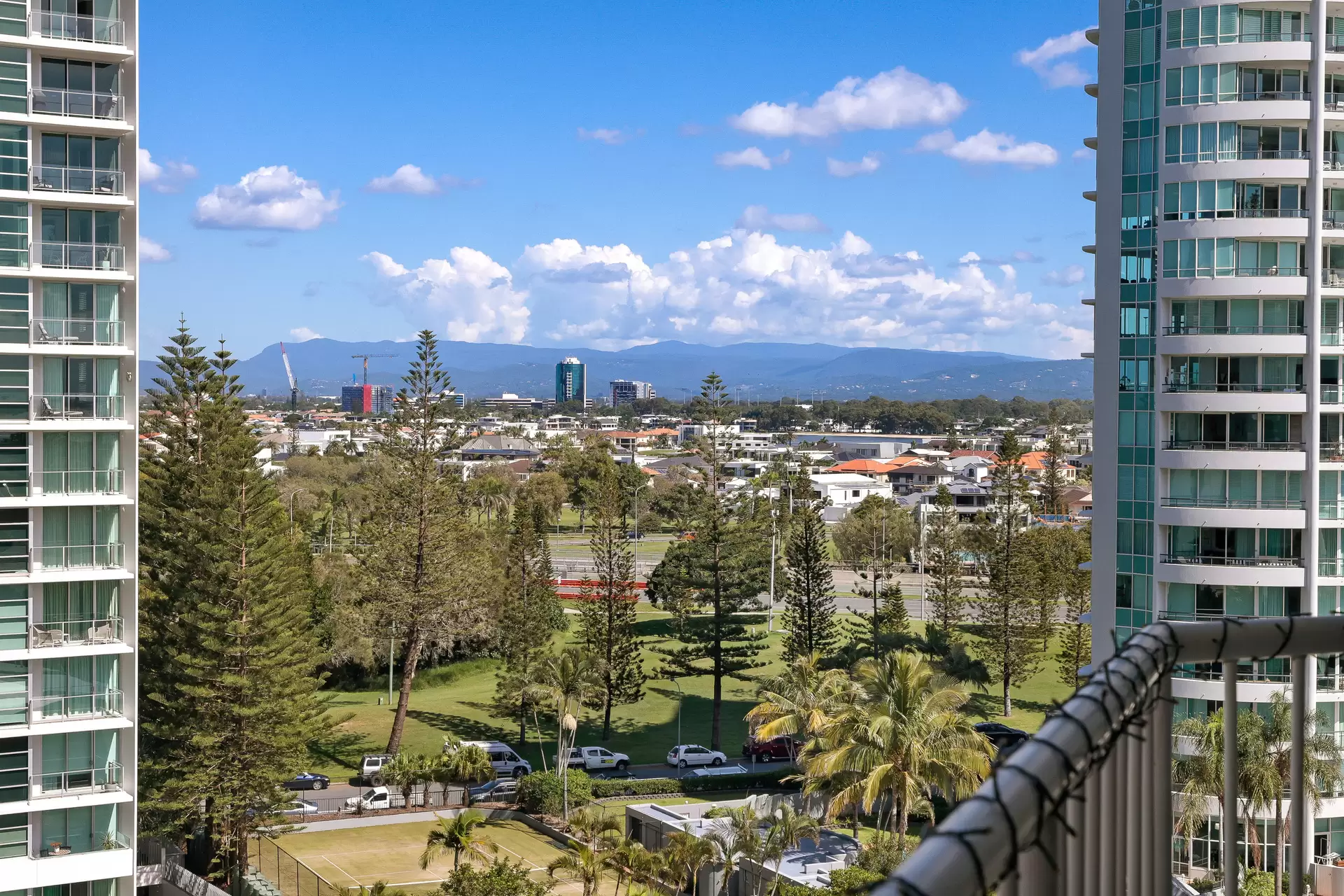 19/20 Cronin Avenue, Main Beach Sold by Queensland Sotheby's International Realty - image 1