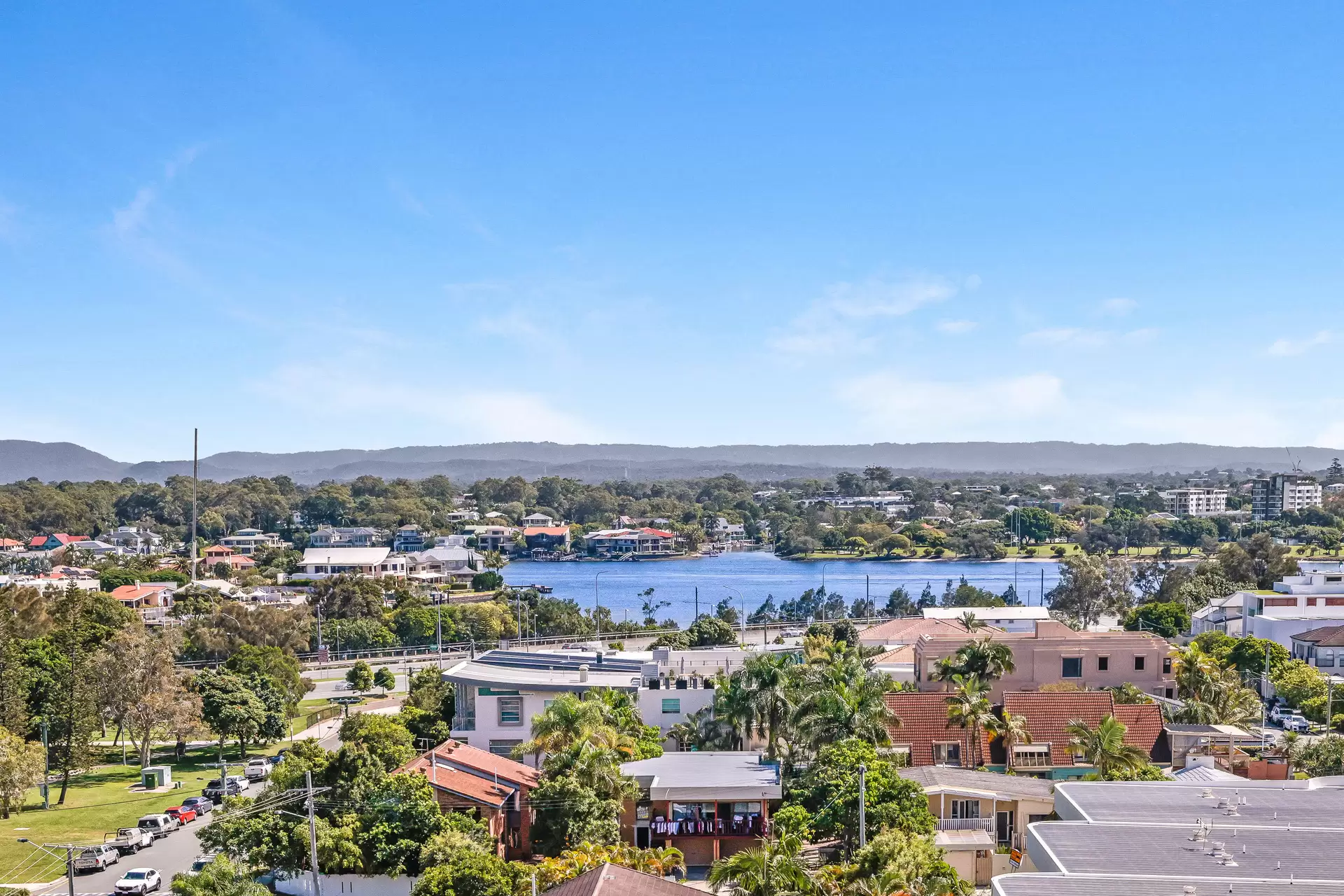 19/20 Cronin Avenue, Main Beach Sold by Queensland Sotheby's International Realty - image 1