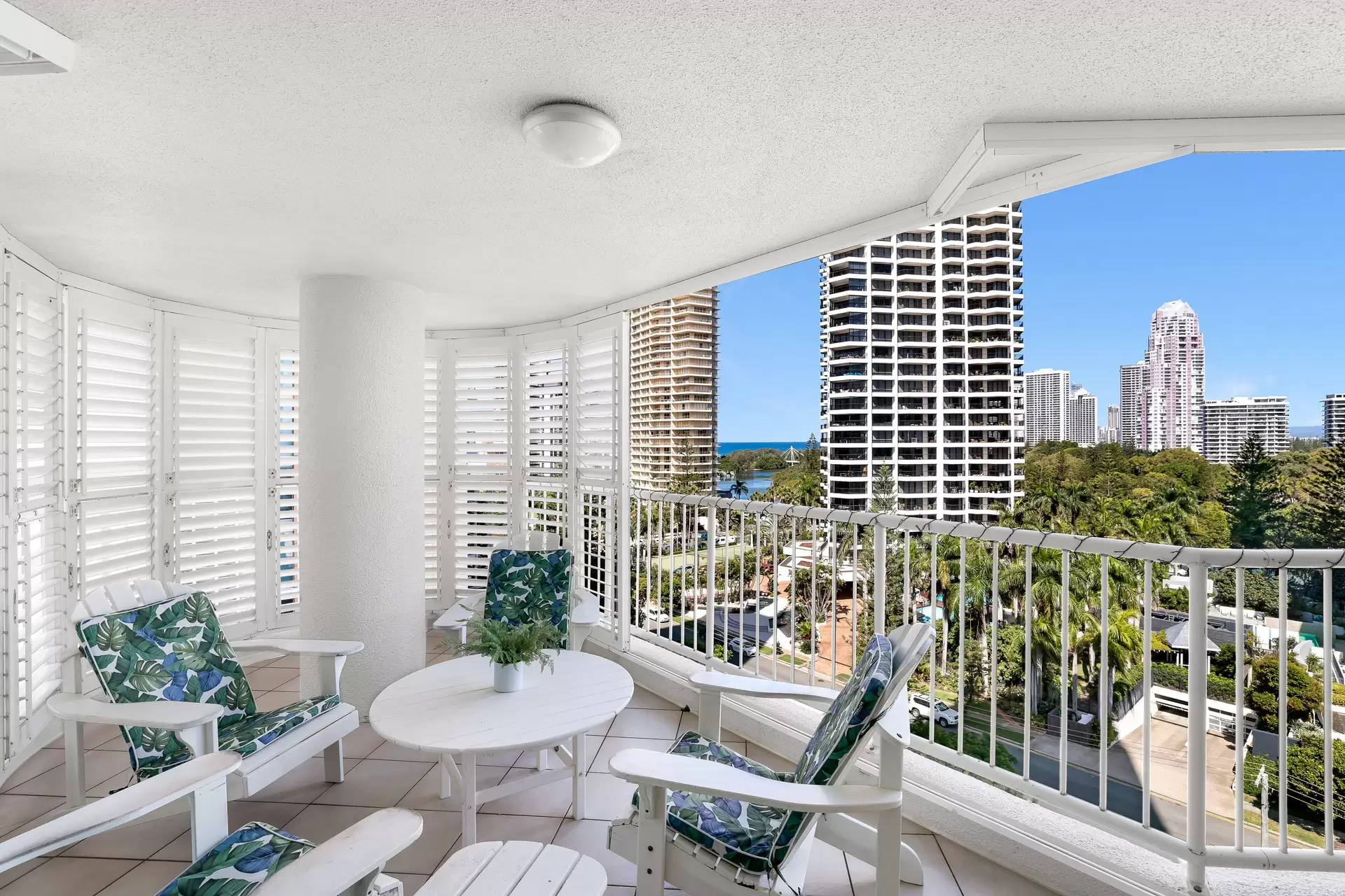 19/20 Cronin Avenue, Main Beach Sold by  - image 1