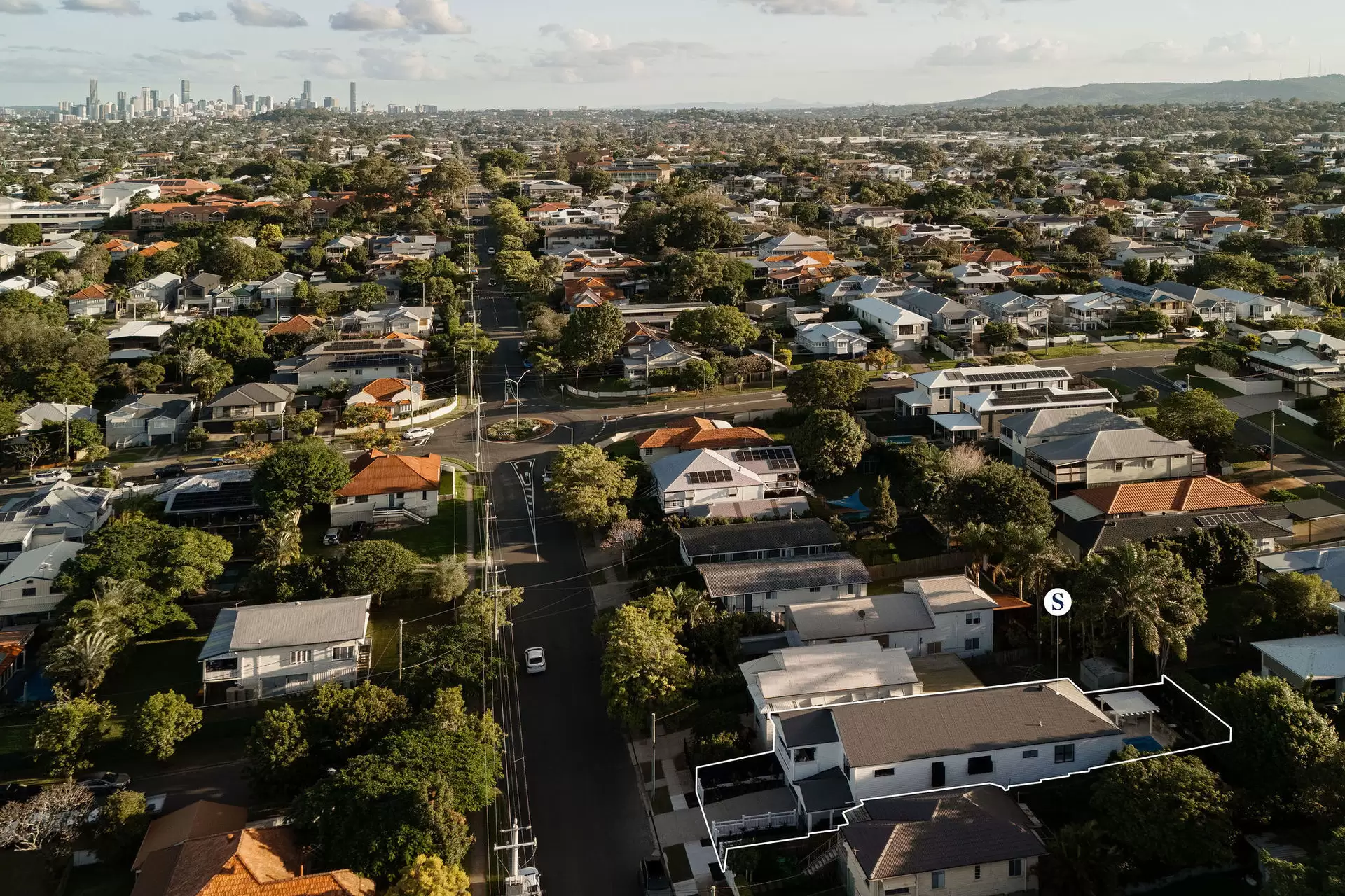 186 Turner Road, Kedron Sold by Queensland Sotheby's International Realty - image 1