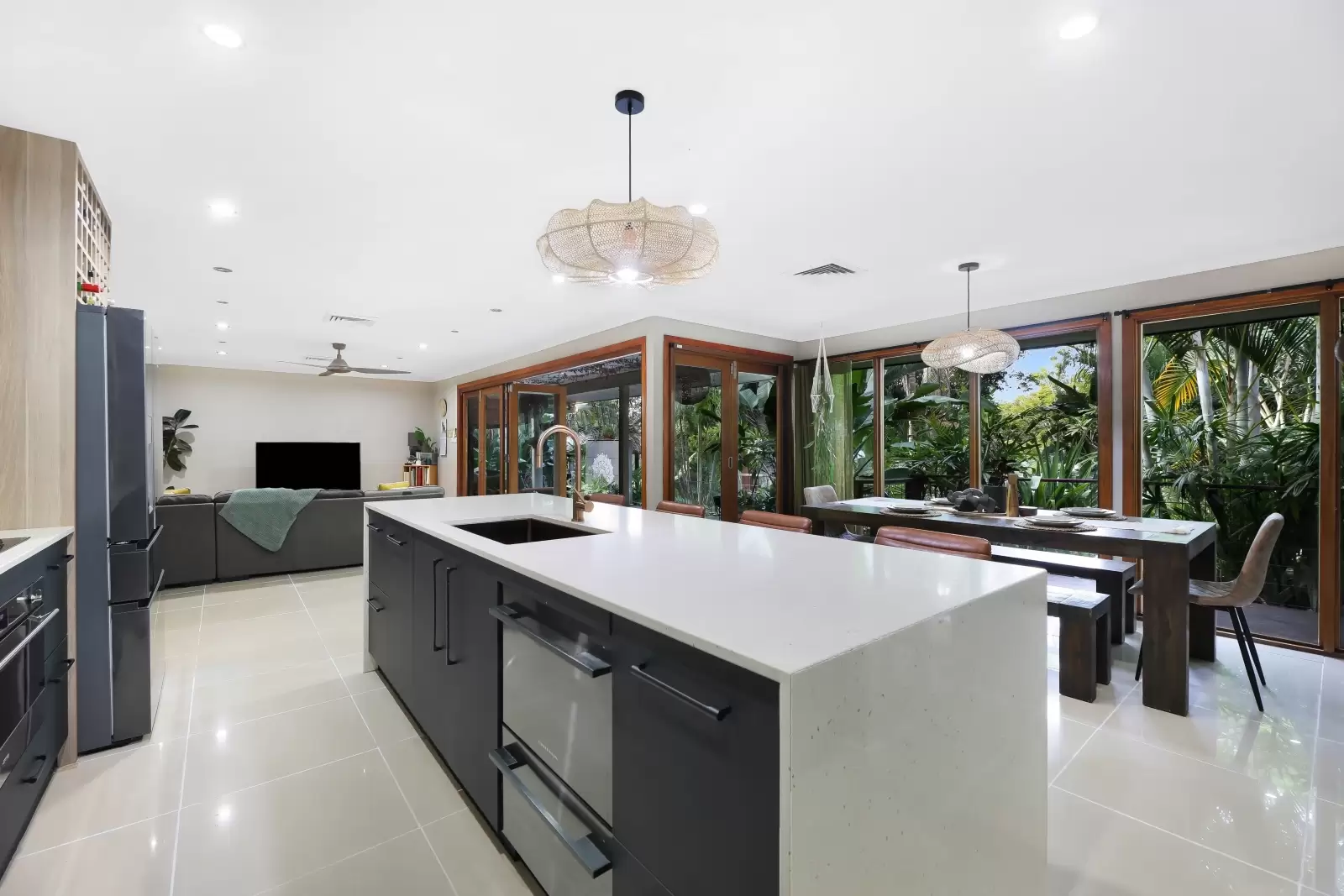39 Strawberry Road, Mudgeeraba Sold by Queensland Sotheby's International Realty - image 1