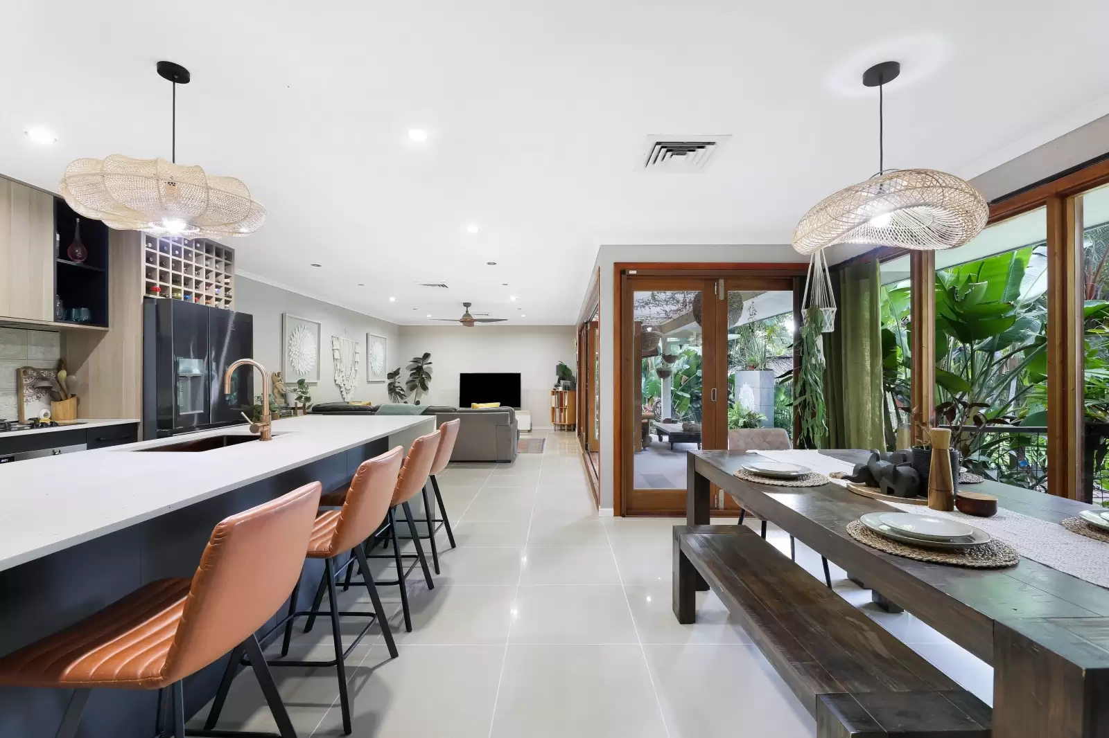 39 Strawberry Road, Mudgeeraba Sold by Queensland Sotheby's International Realty - image 1