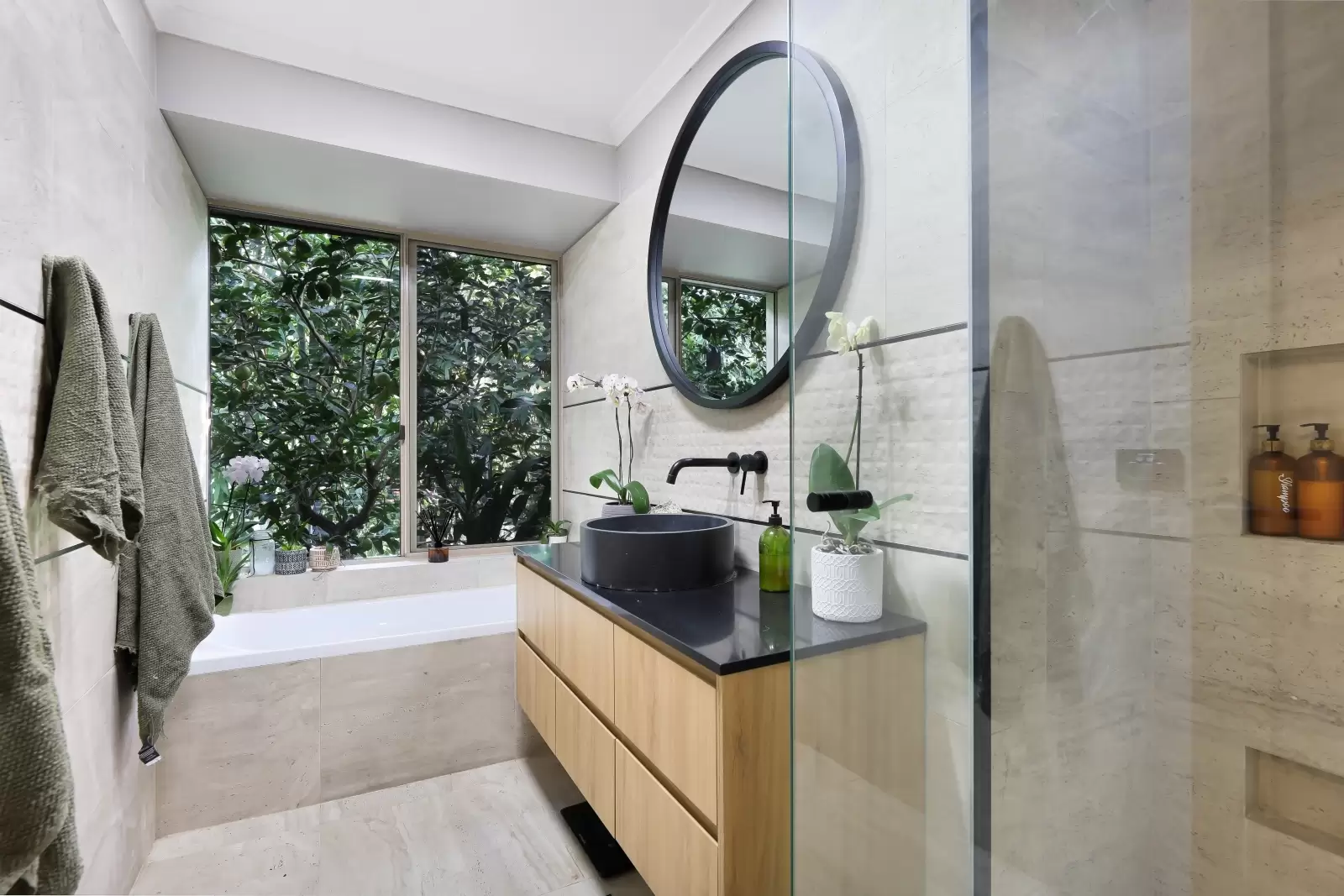 39 Strawberry Road, Mudgeeraba Sold by Queensland Sotheby's International Realty - image 1
