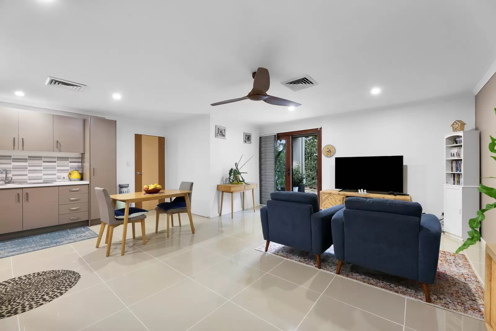 39 Strawberry Road, Mudgeeraba Sold by Queensland Sotheby's International Realty - image 1