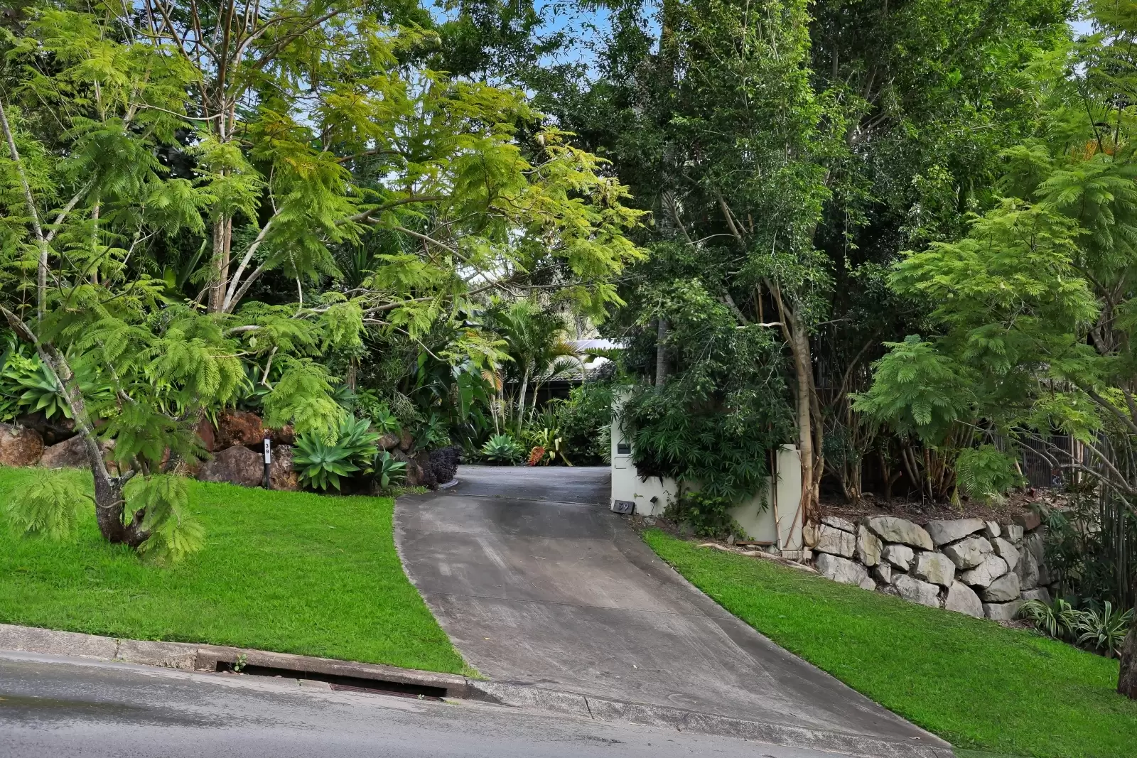 39 Strawberry Road, Mudgeeraba Sold by  - image 1