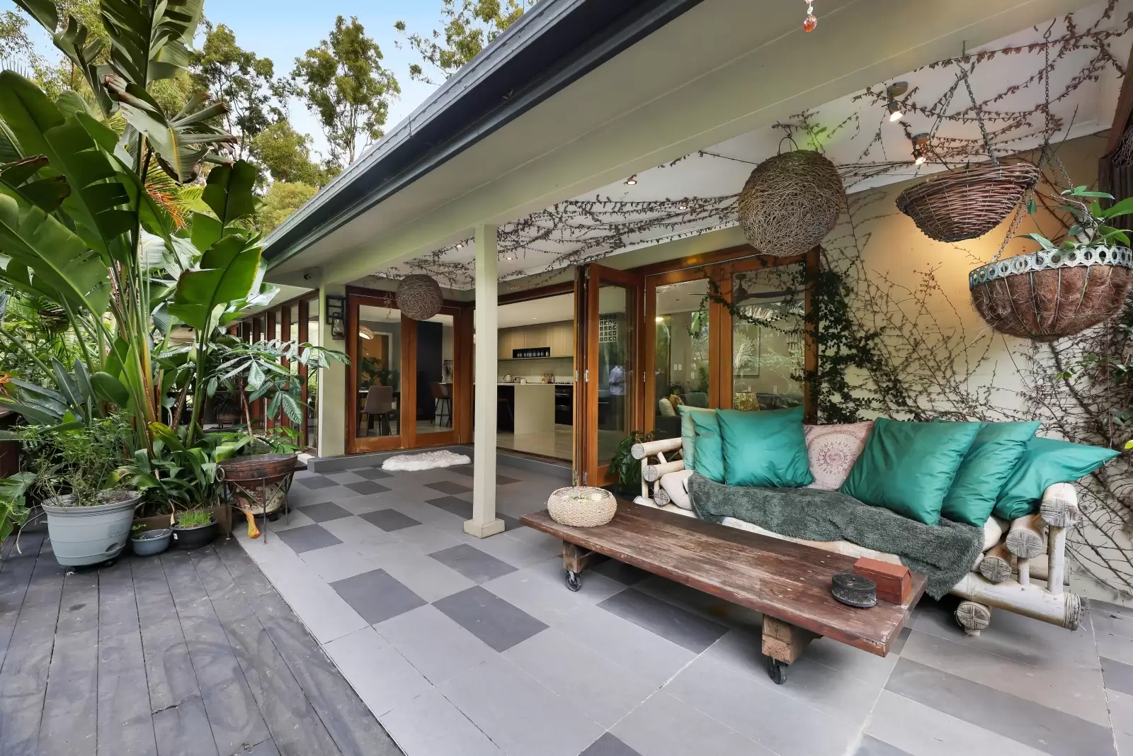 39 Strawberry Road, Mudgeeraba Sold by Queensland Sotheby's International Realty - image 1