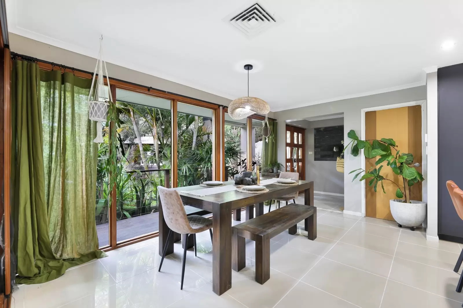 39 Strawberry Road, Mudgeeraba Sold by Queensland Sotheby's International Realty - image 1