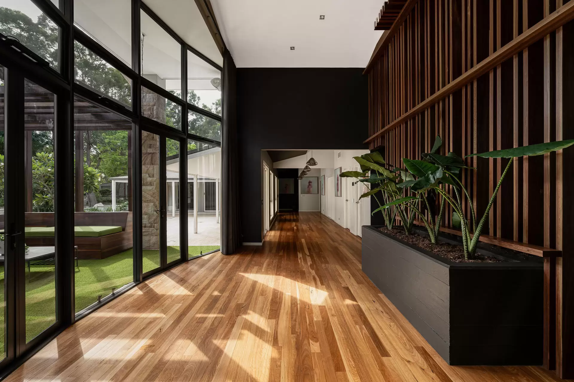101 Geldart Road, Chandler Sold by Queensland Sotheby's International Realty - image 1