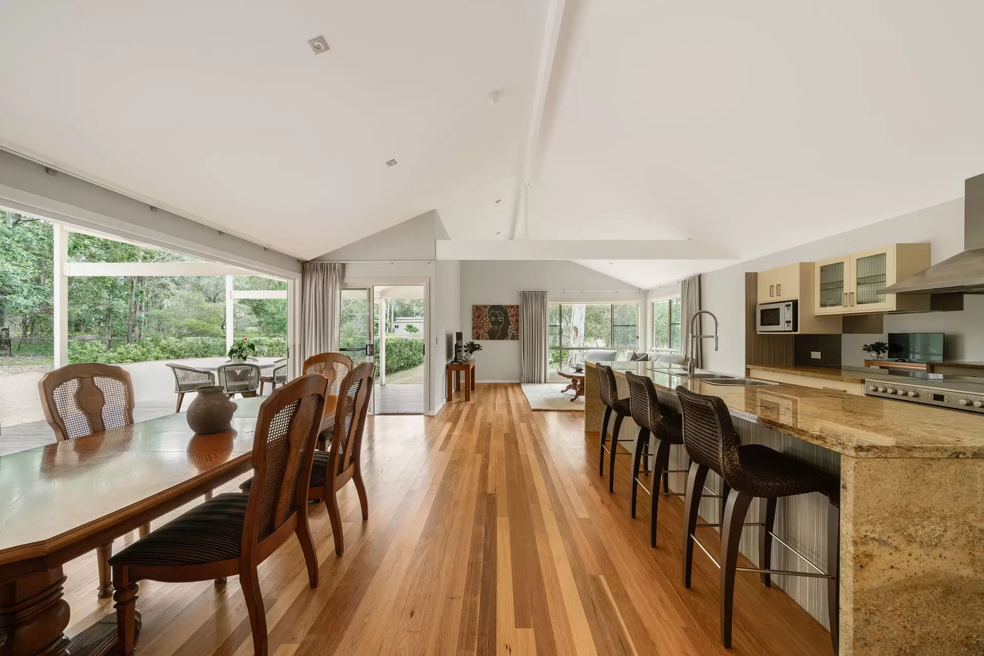101 Geldart Road, Chandler Sold by Queensland Sotheby's International Realty - image 1