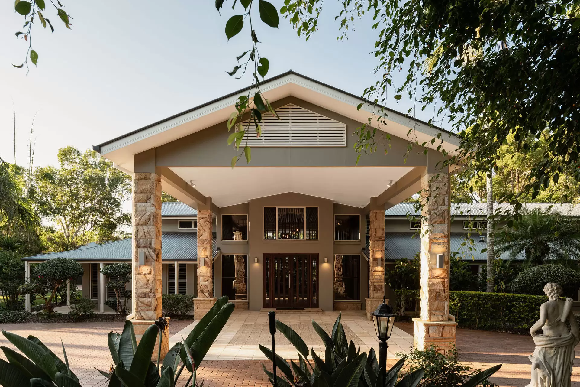 101 Geldart Road, Chandler Sold by Queensland Sotheby's International Realty - image 1