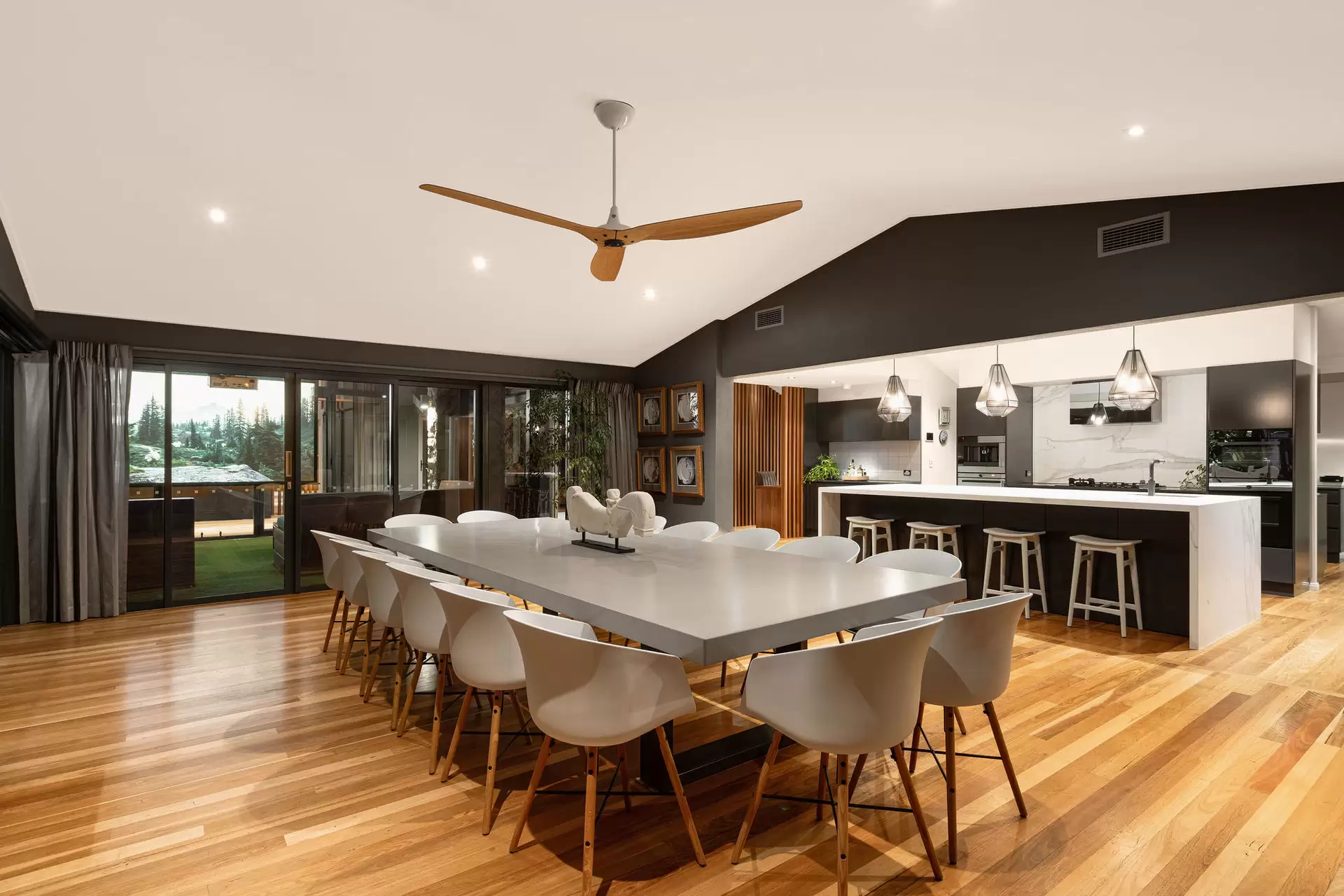 101 Geldart Road, Chandler Sold by Queensland Sotheby's International Realty - image 1