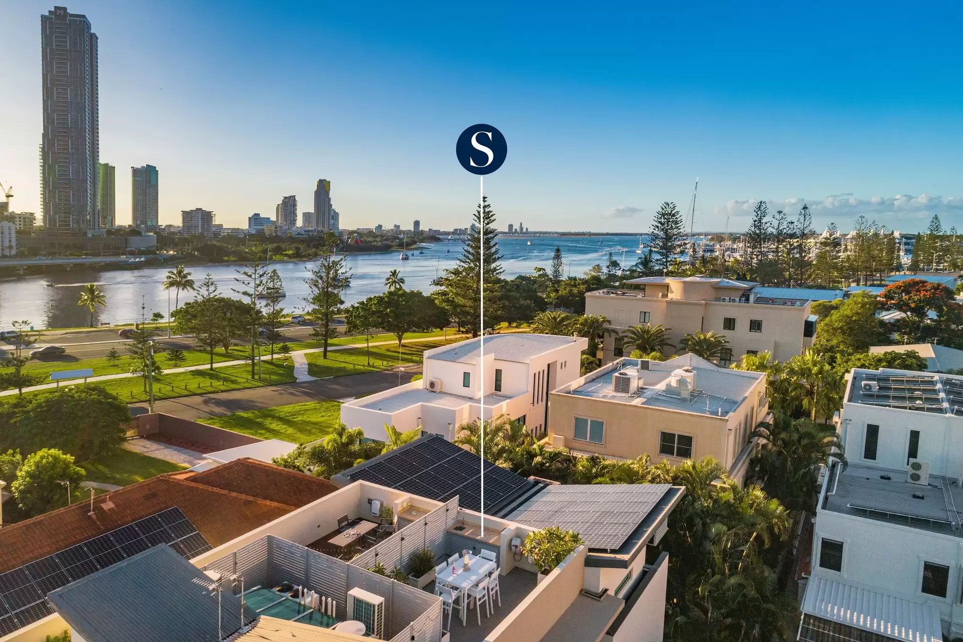2/35 Hughes Avenue, Main Beach Sold by Queensland Sotheby's International Realty - image 1