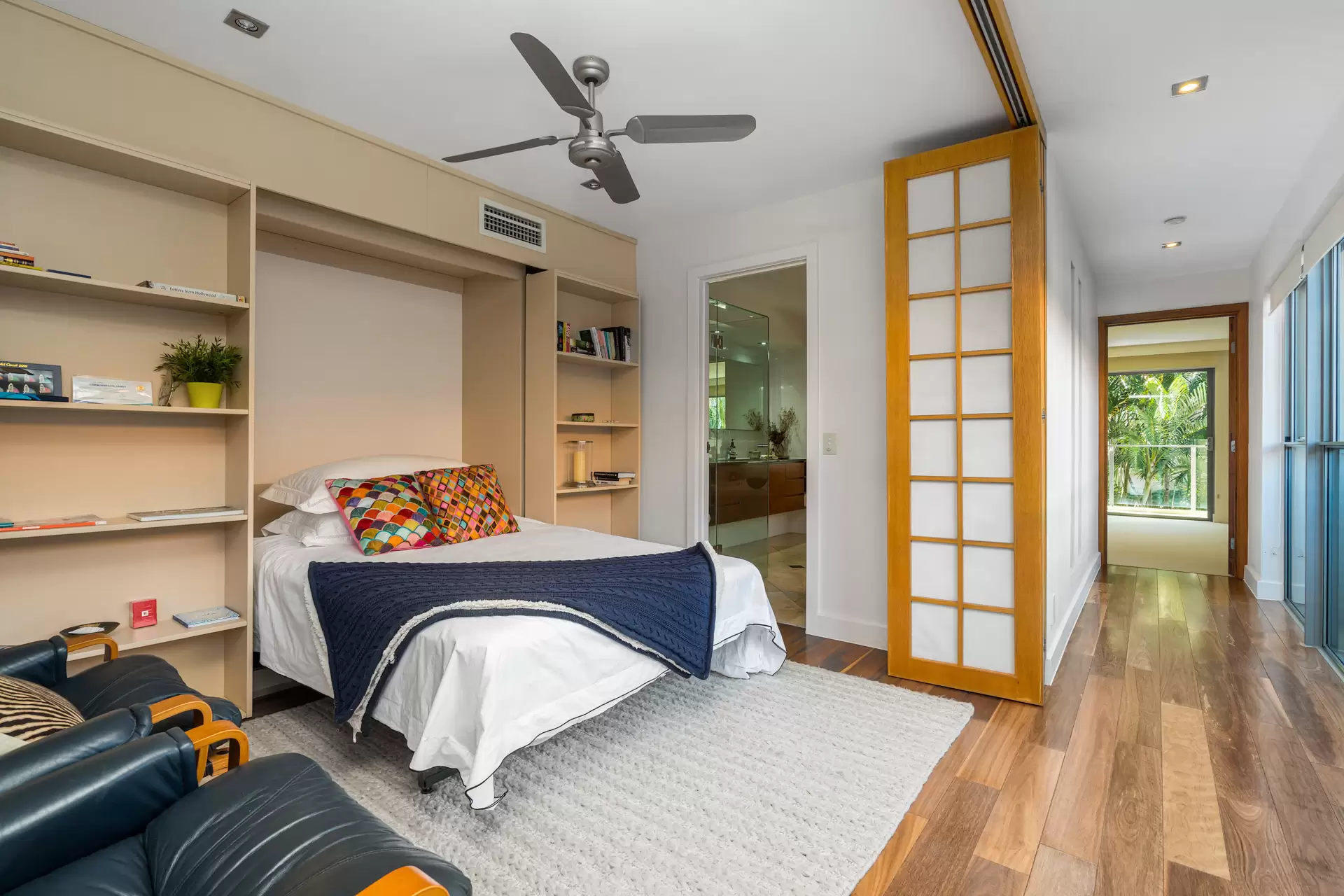 2/35 Hughes Avenue, Main Beach Sold by Queensland Sotheby's International Realty - image 1