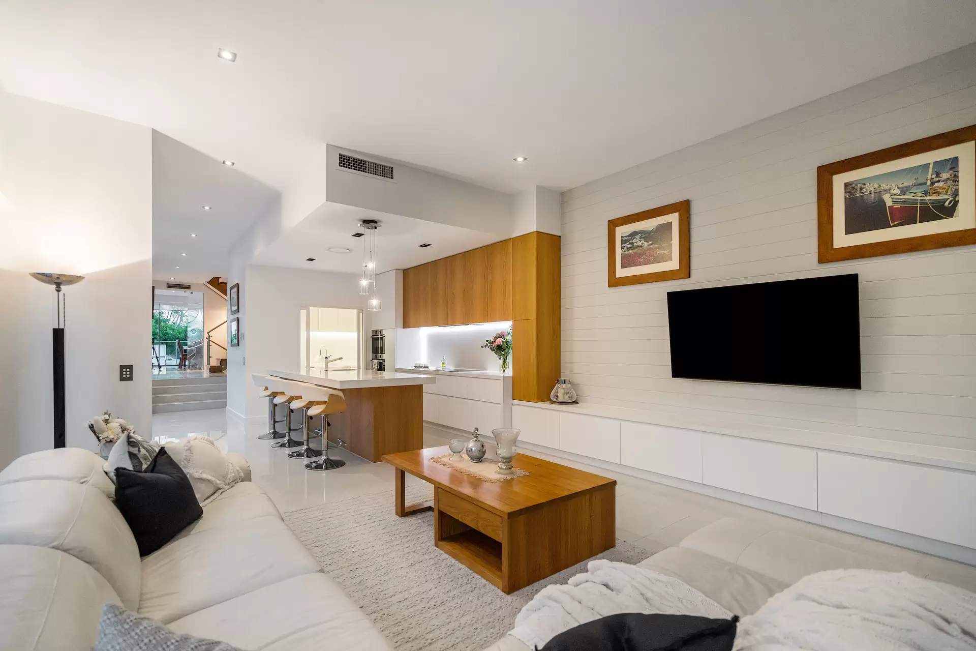 2/35 Hughes Avenue, Main Beach Sold by Queensland Sotheby's International Realty - image 1