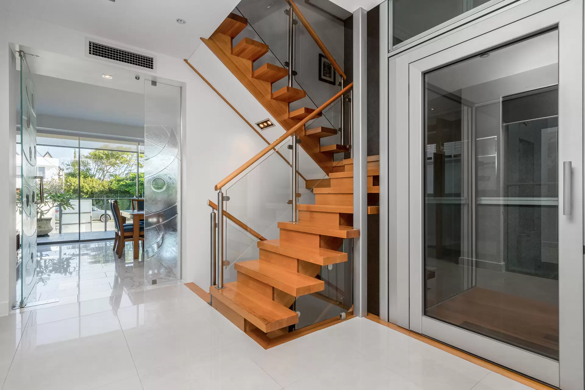 2/35 Hughes Avenue, Main Beach Sold by Queensland Sotheby's International Realty - image 1