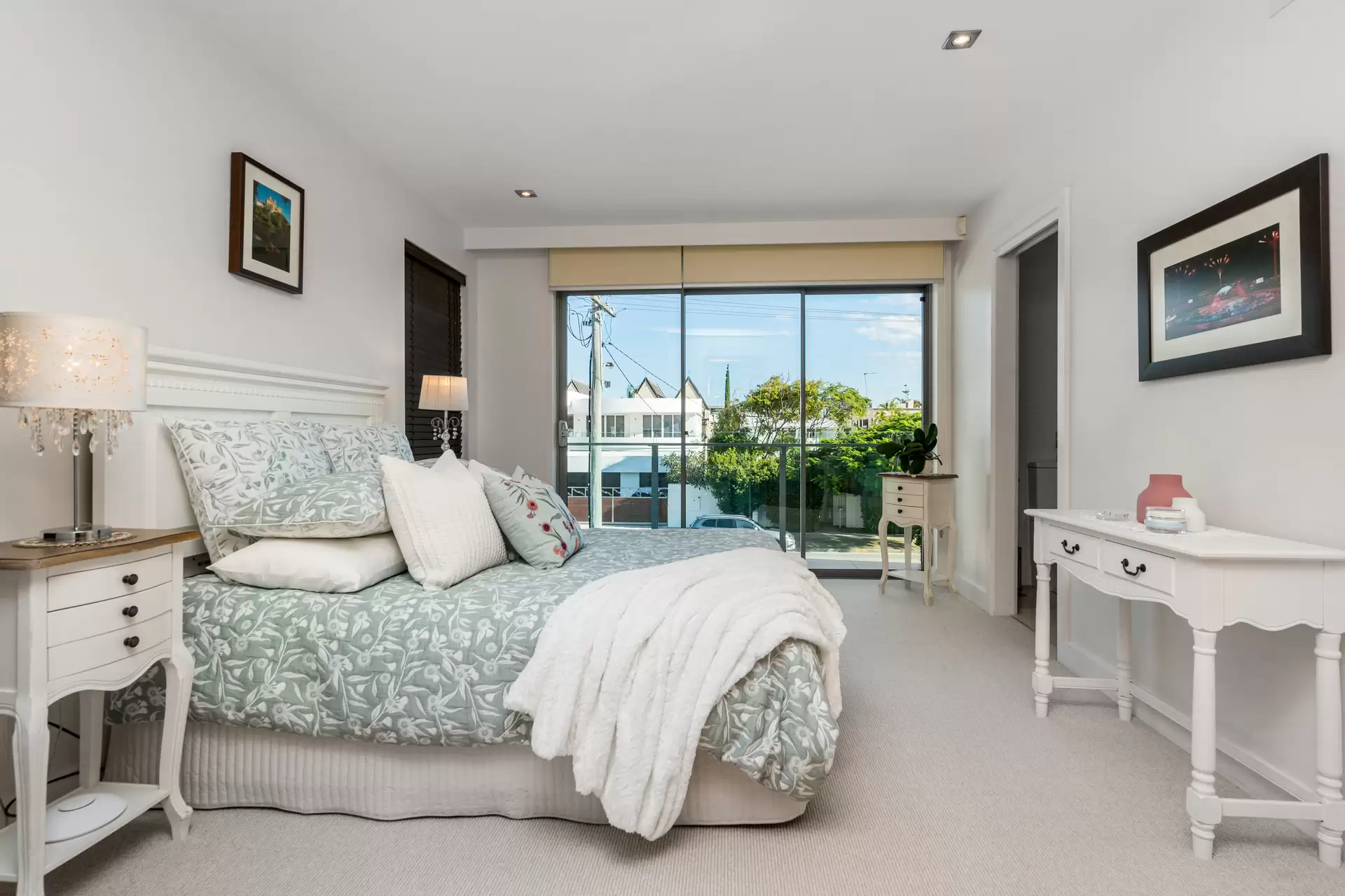 2/35 Hughes Avenue, Main Beach Sold by Queensland Sotheby's International Realty - image 1